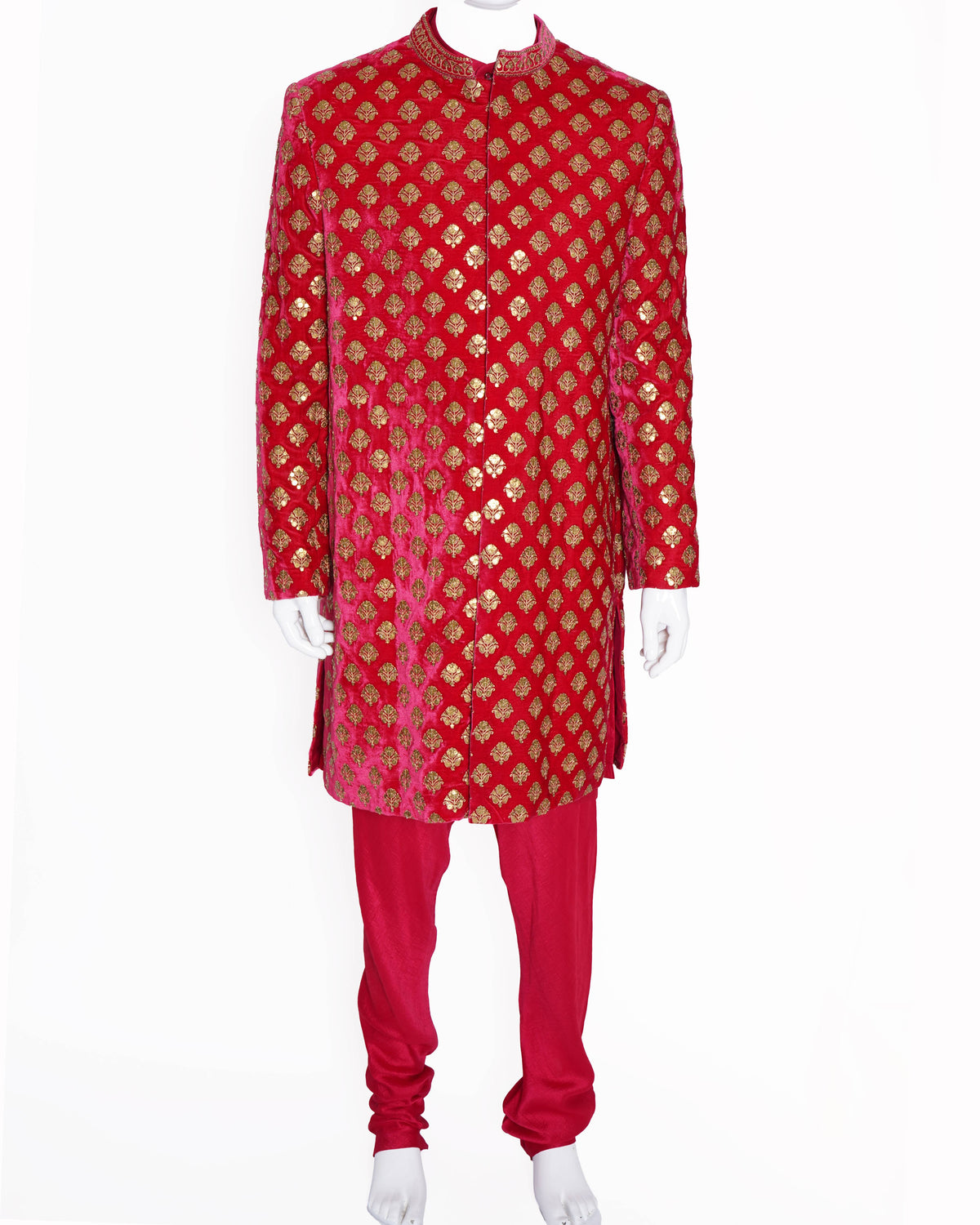 Sabyasachi
Hot Pink sherwani set of 3 With Buttis Allover