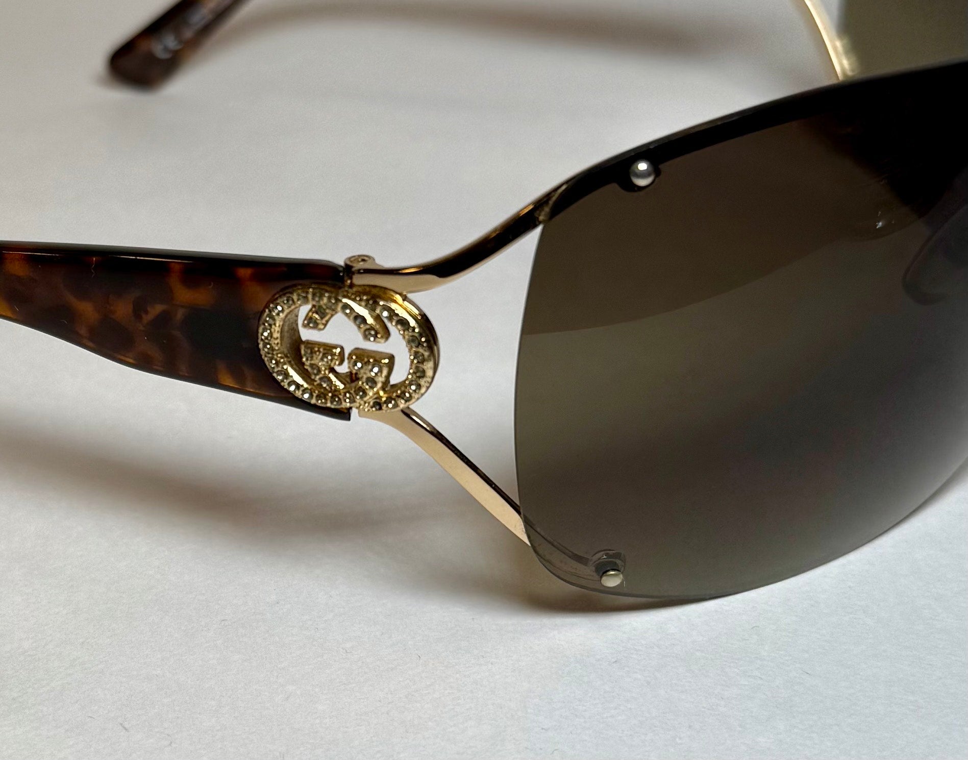 Gucci WRAP AROUND SUNGLASSES