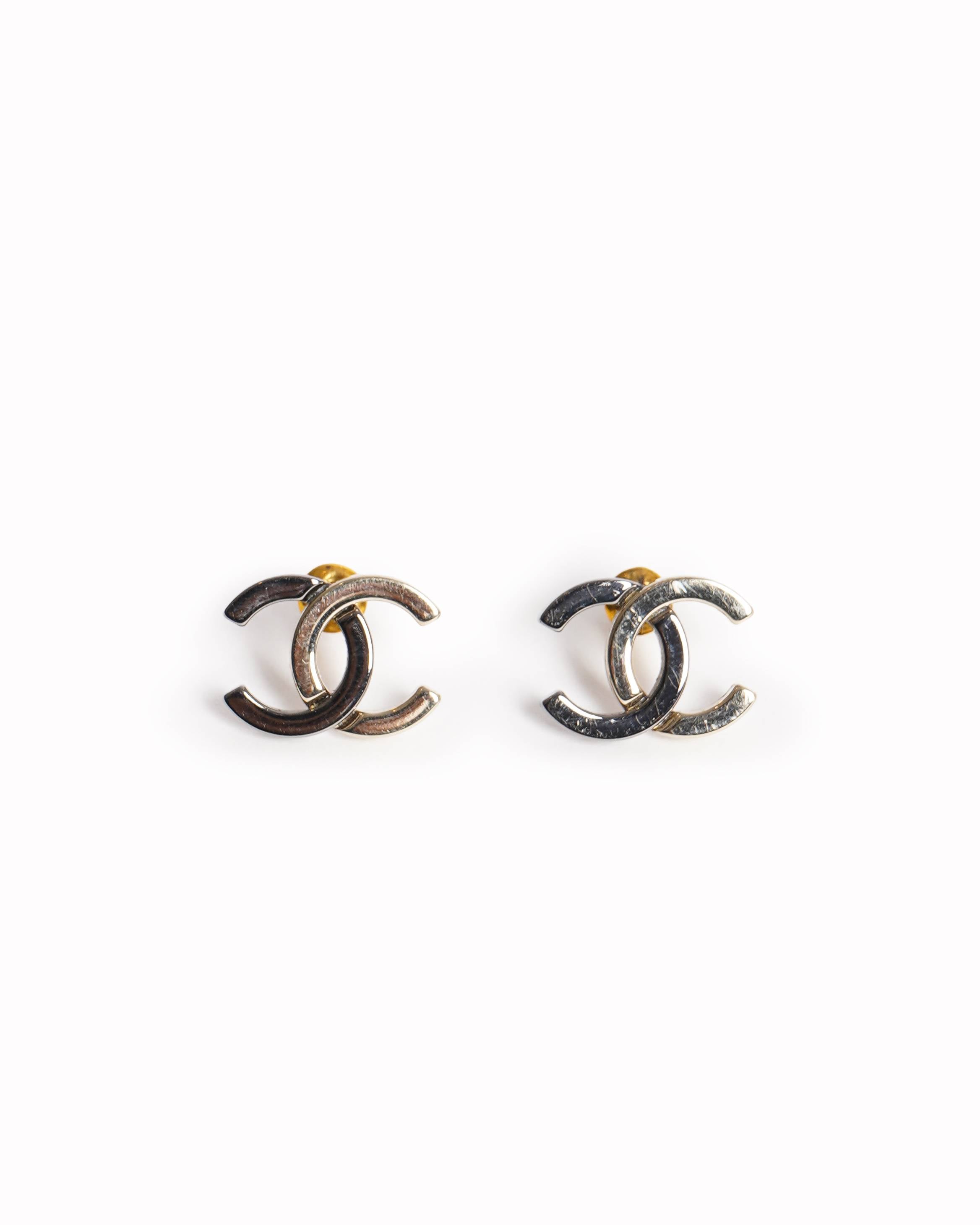 Chanel 
teo-tone Resin CC Logo Earrings