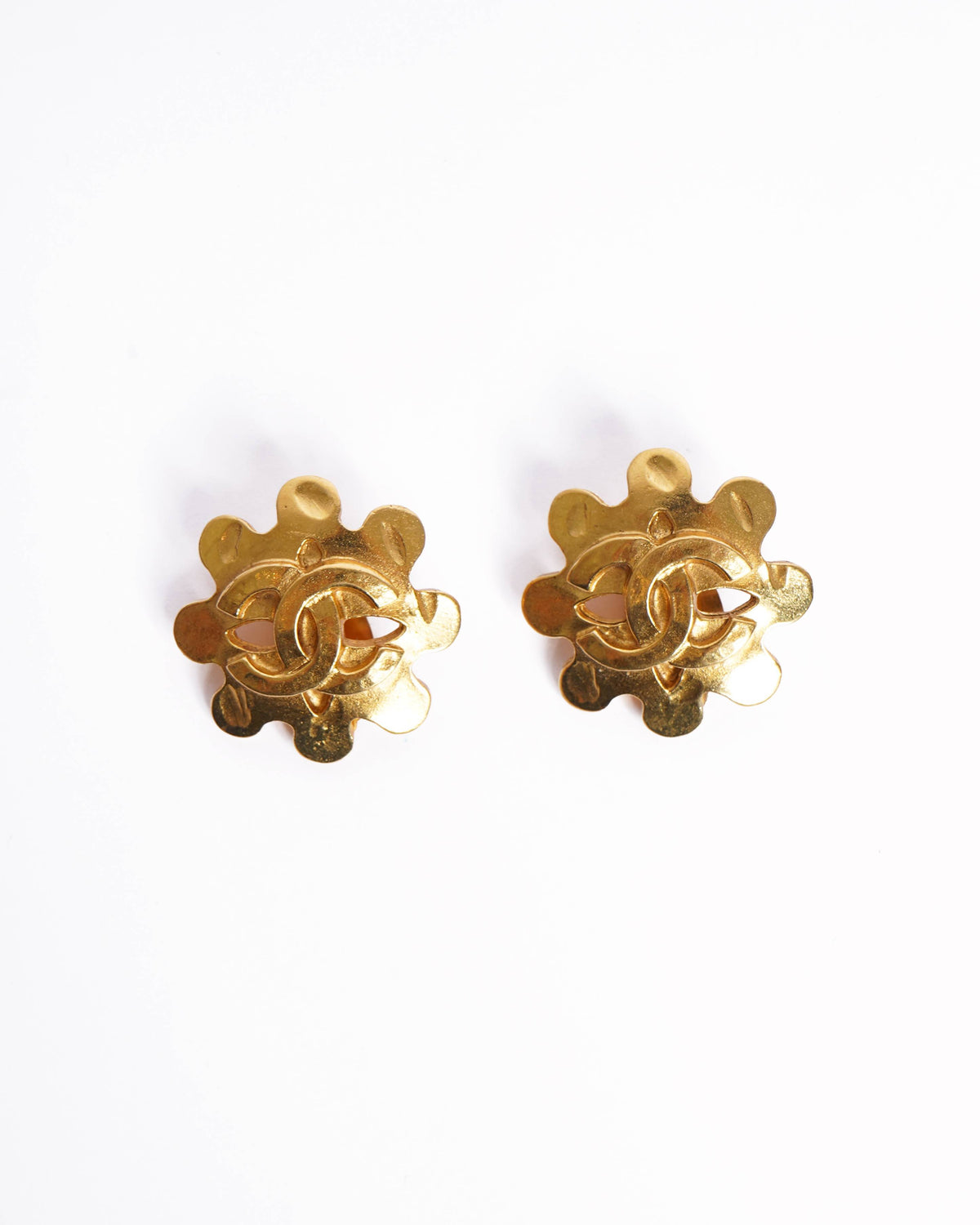Vintage Chanel 1991 Gold Plated CC Earring 
Made In France