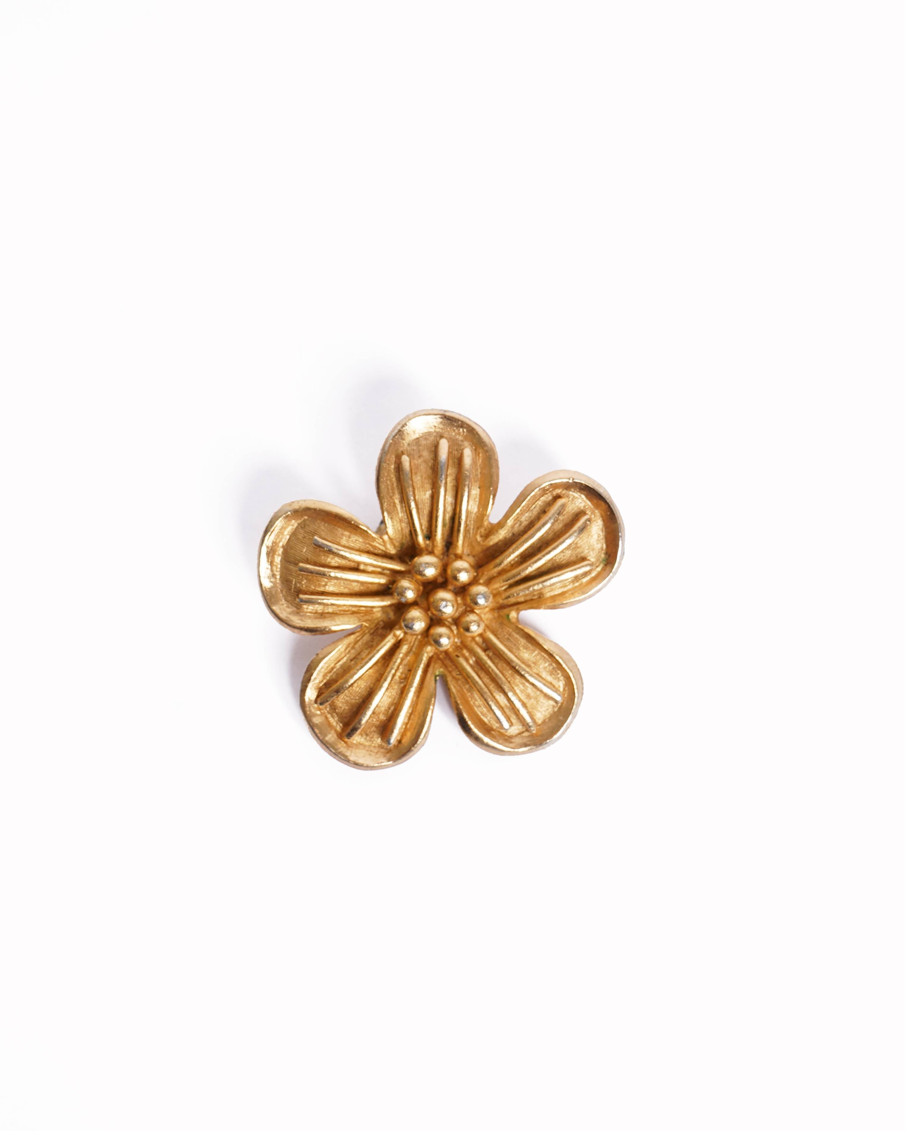 Vintage Guy Laroche Gold-Plated Floral Earrings 
Made in Paris