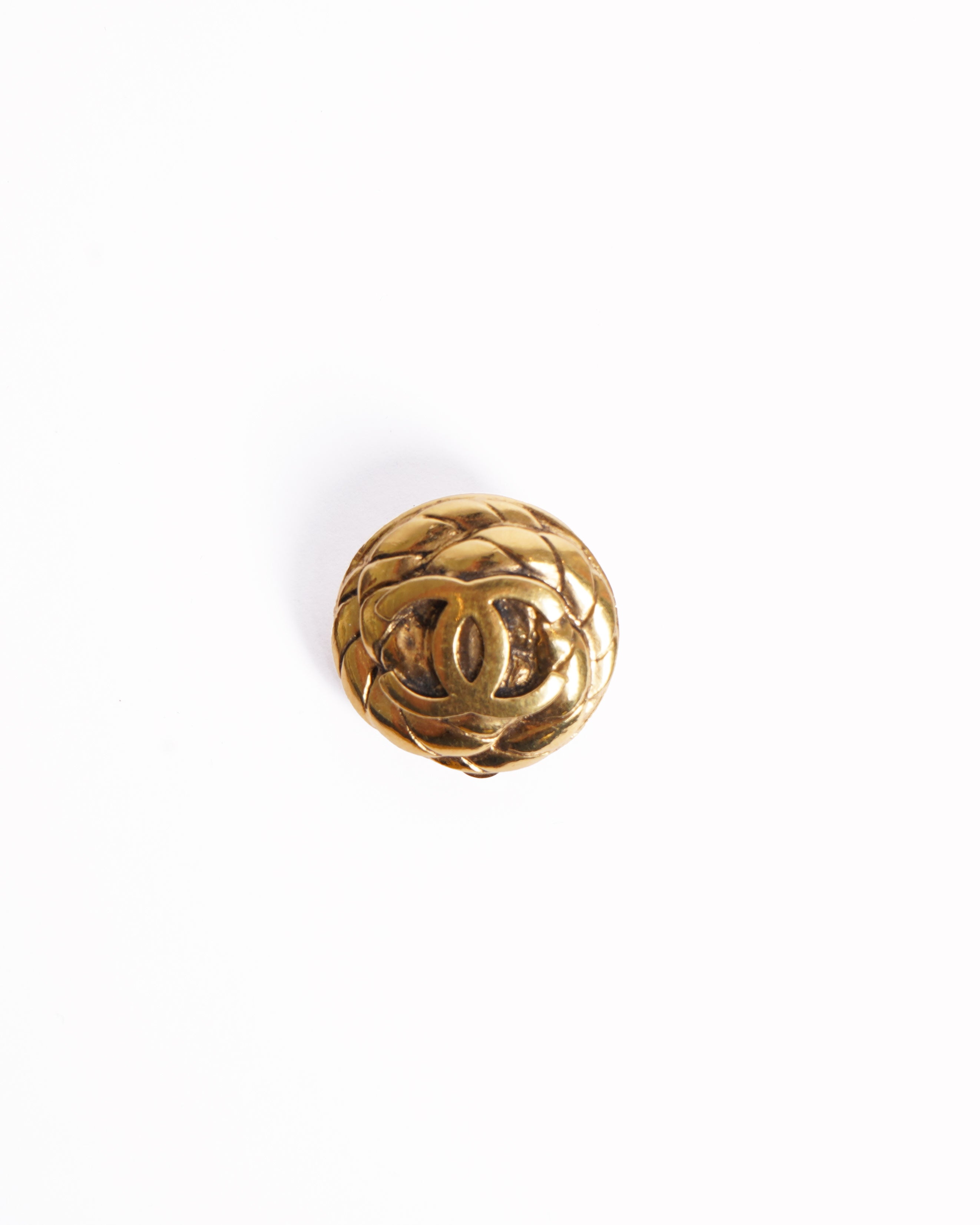 Vintage Chanel 1996 Gold Plated Earring 
Made In France