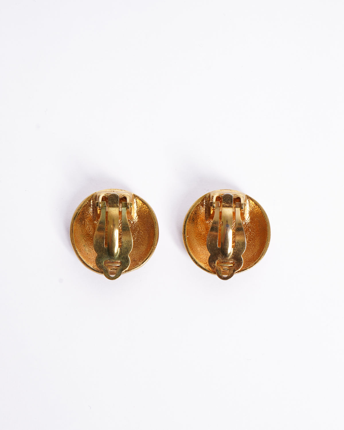Vintage Chanel 1996 Gold Plated Earring 
Made In France