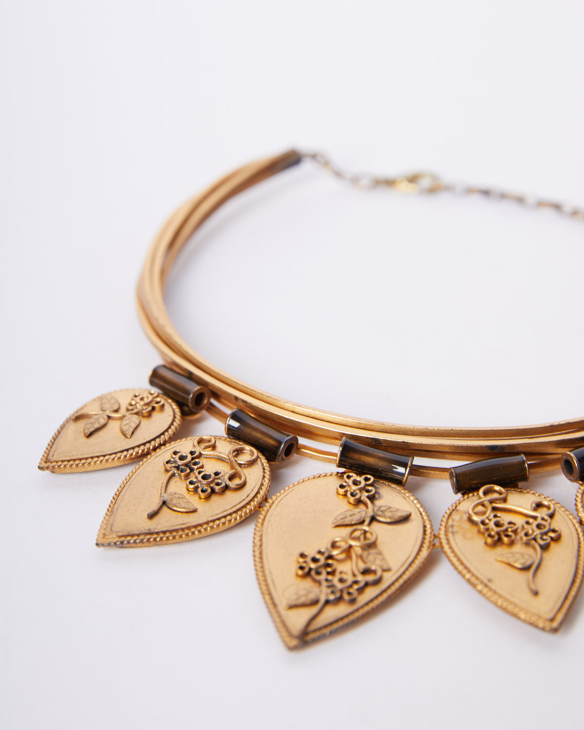 Suhani Pittie Leaf Choker