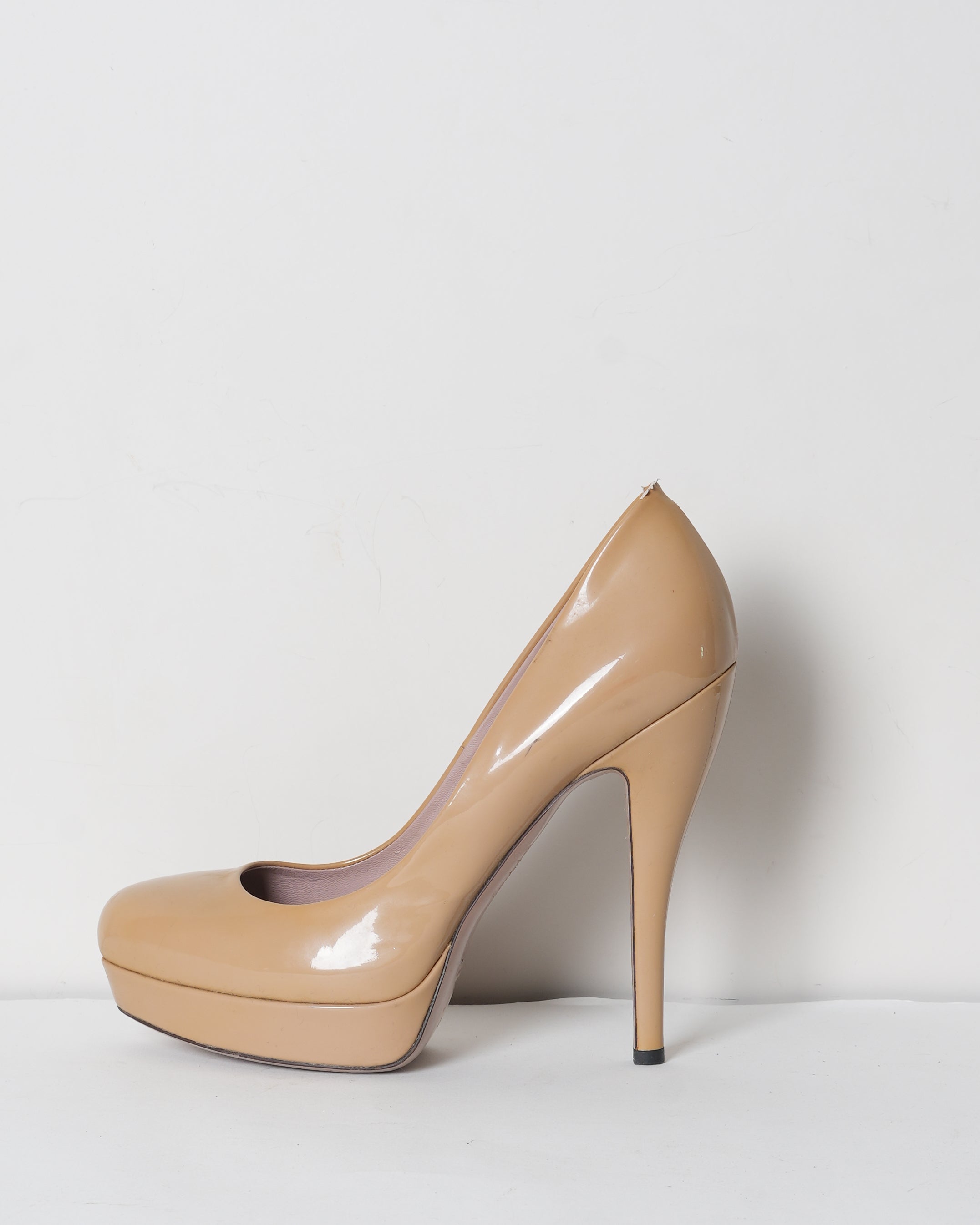 Gucci Beige Patent Horsebit Heel