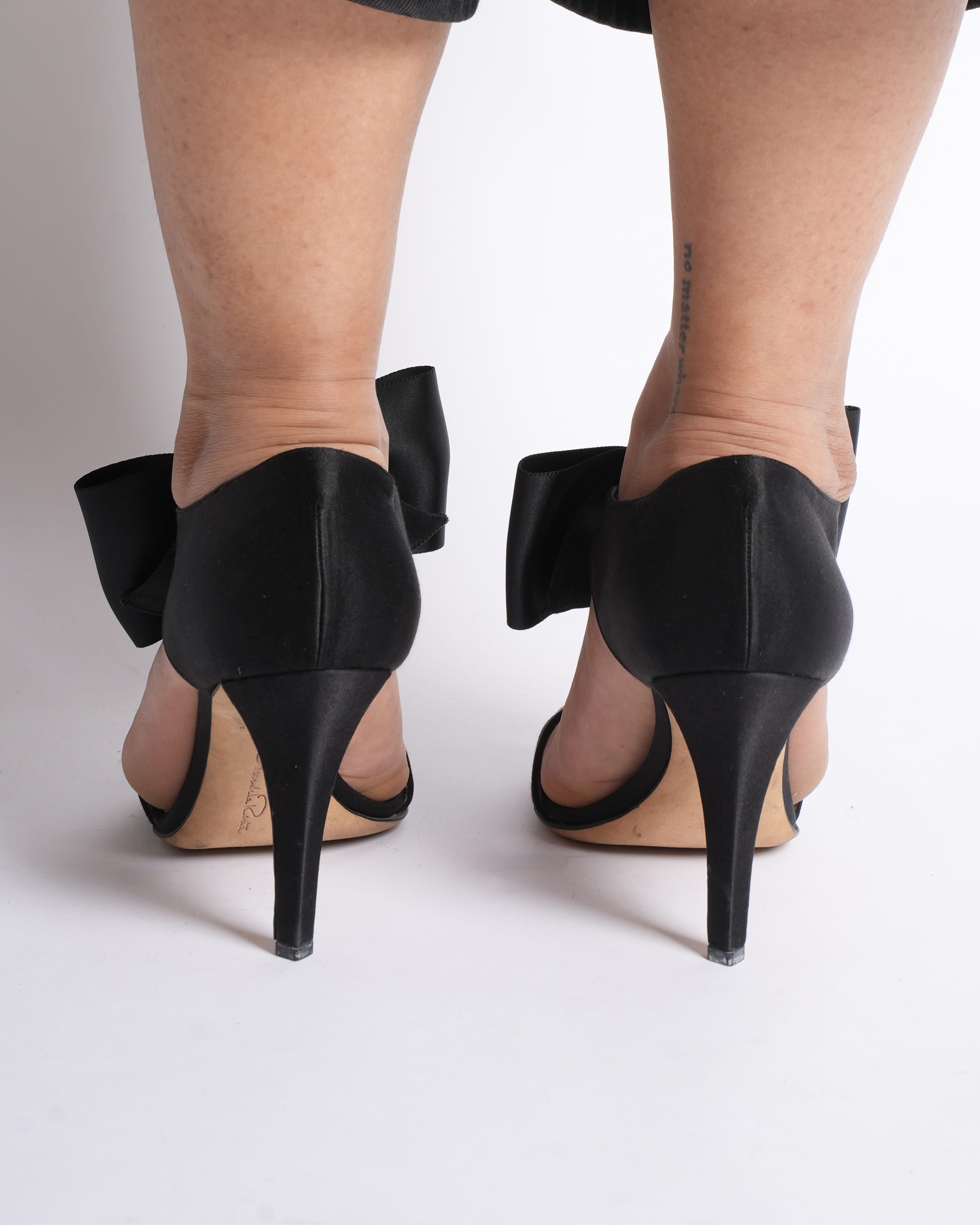 Oscar de la renta black fabric bow heels