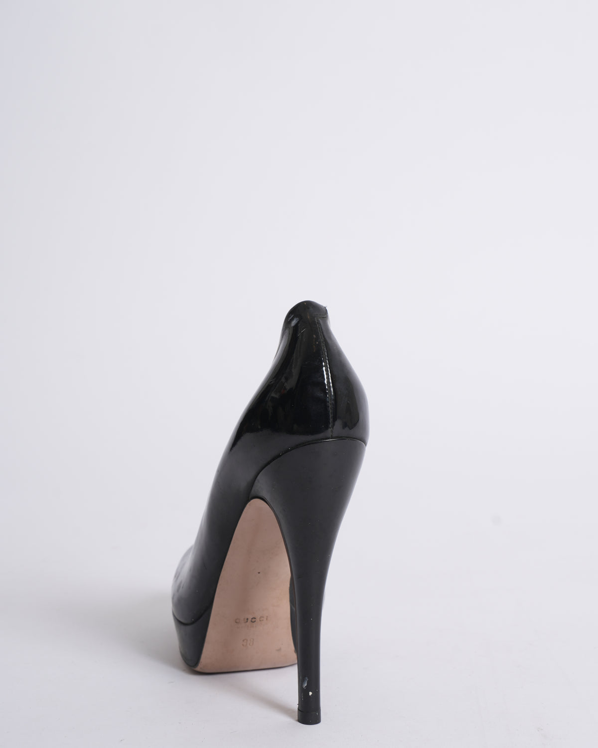 Gucci Patent Leather Round Toe Heels In Black