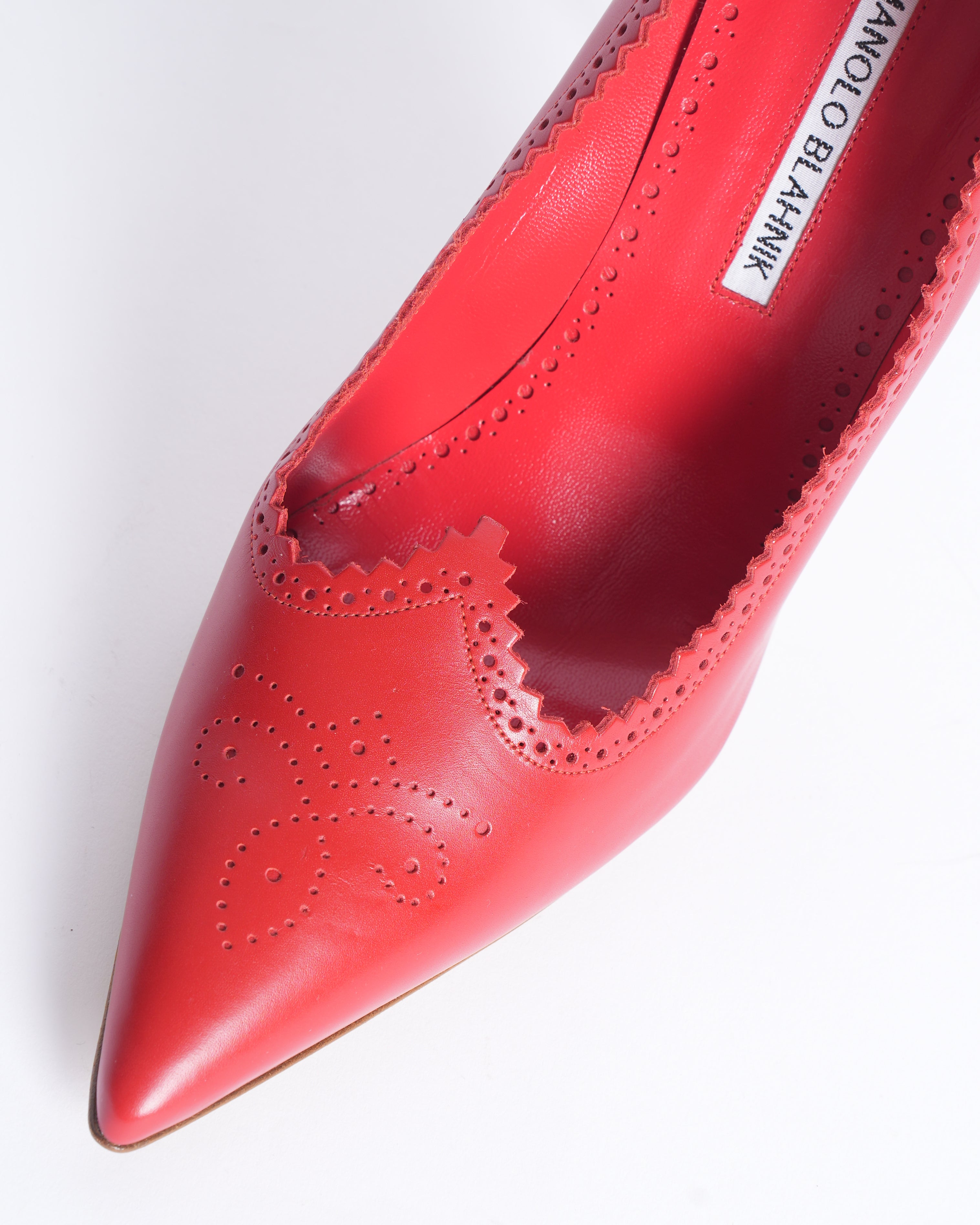 New Manolo Blahnik Mavinga Classic Pumps