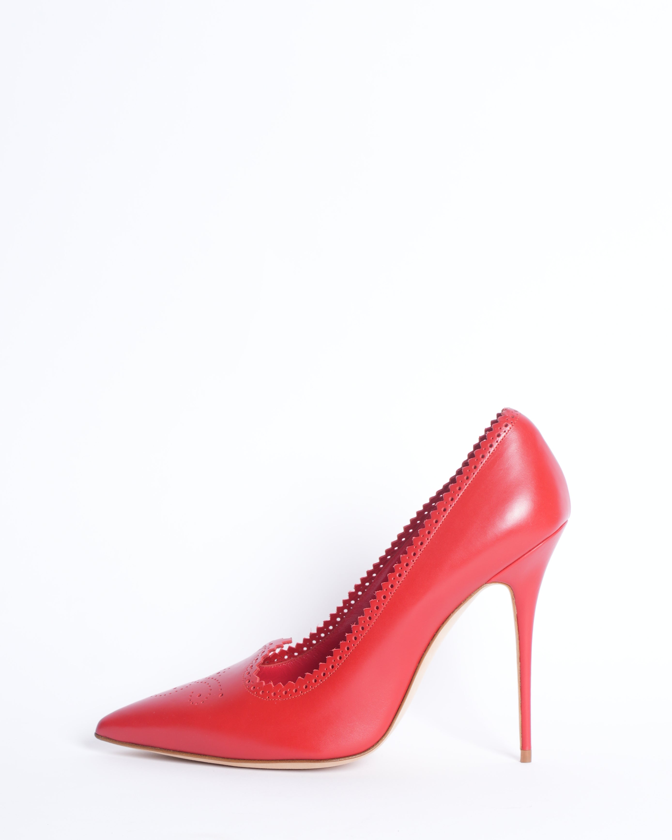 New Manolo Blahnik Mavinga Classic Pumps