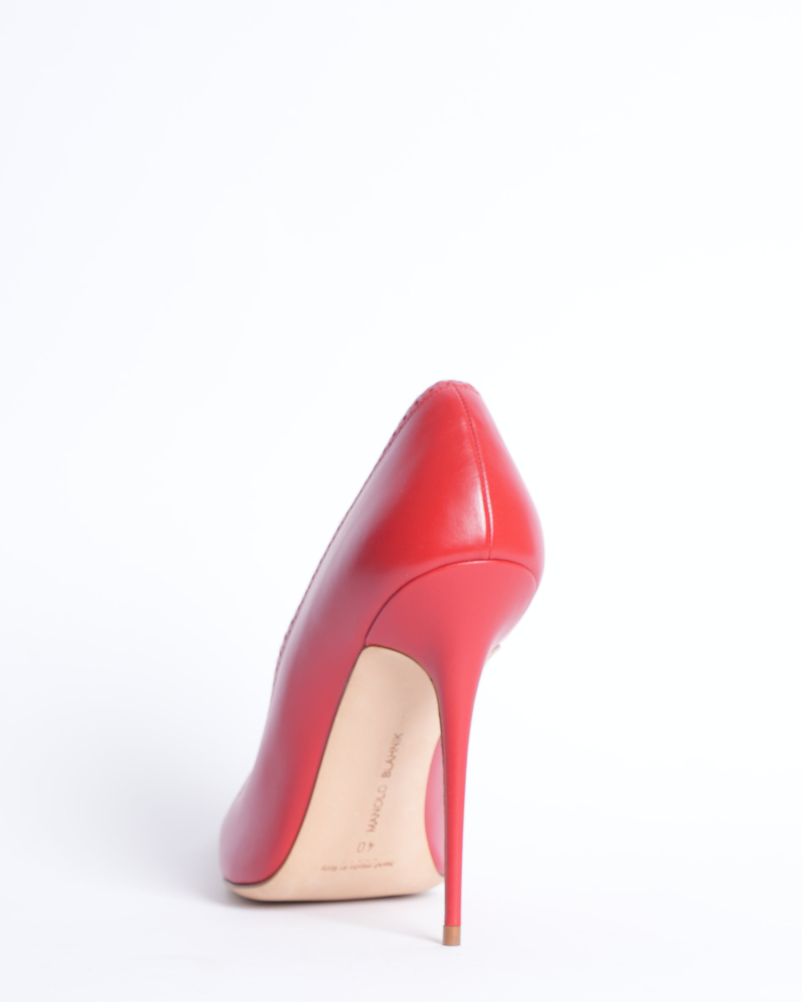 New Manolo Blahnik Mavinga Classic Pumps