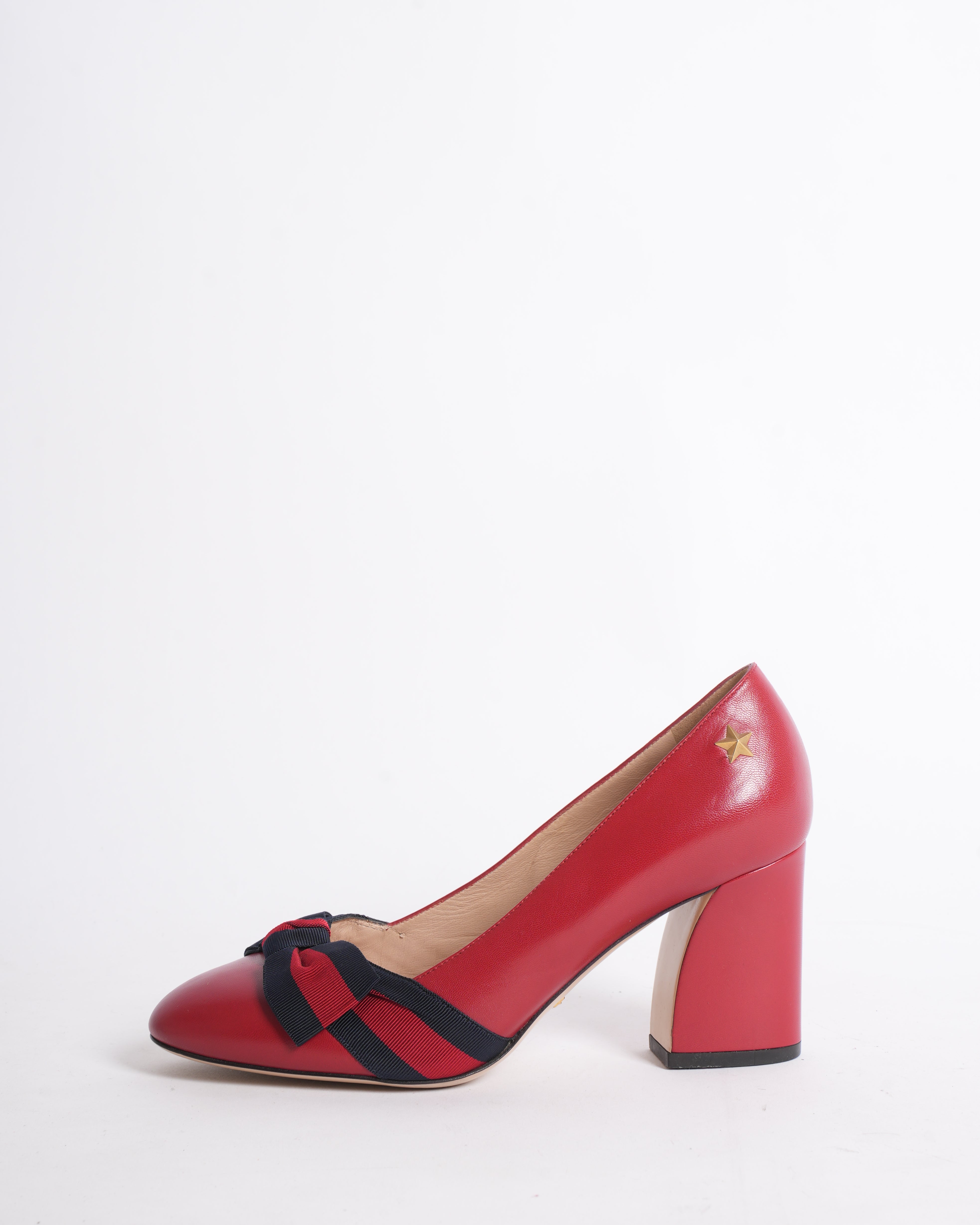 Gucci Pumps In Red With Bow Detailing