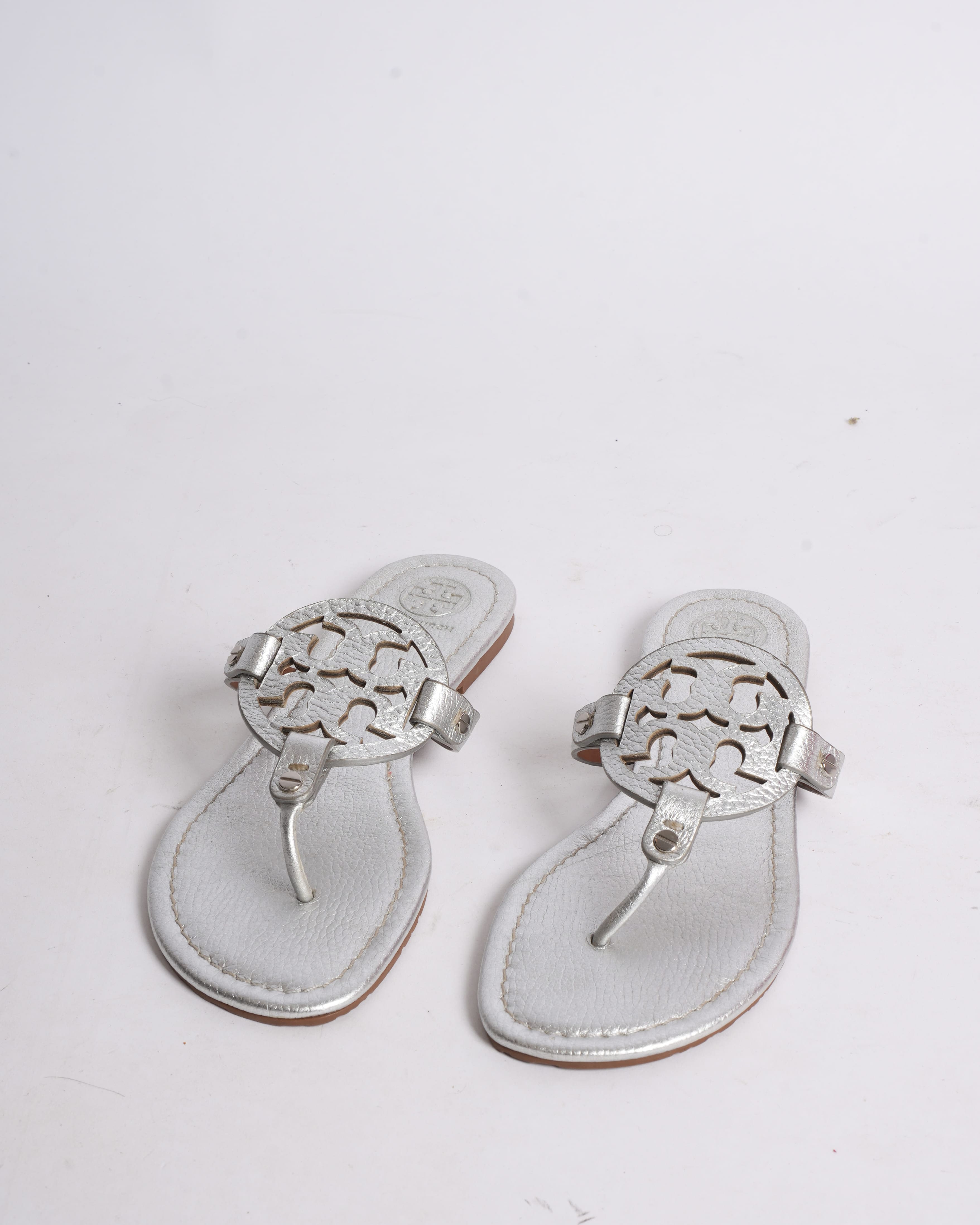 Tory Burch Logo Flats In Silver Tone