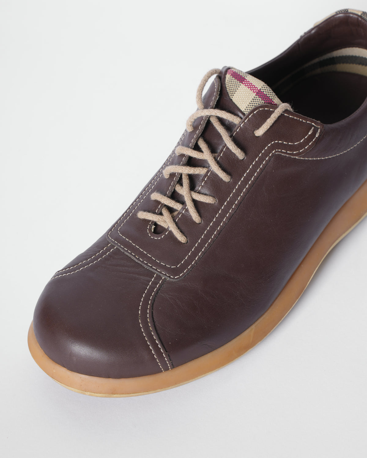 Burberry Lace up shoes in brown