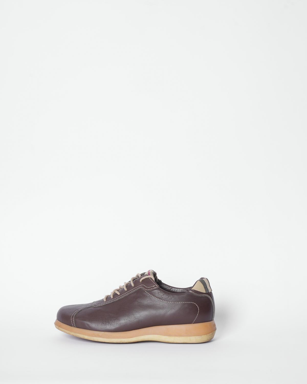 Burberry Lace up shoes in brown
