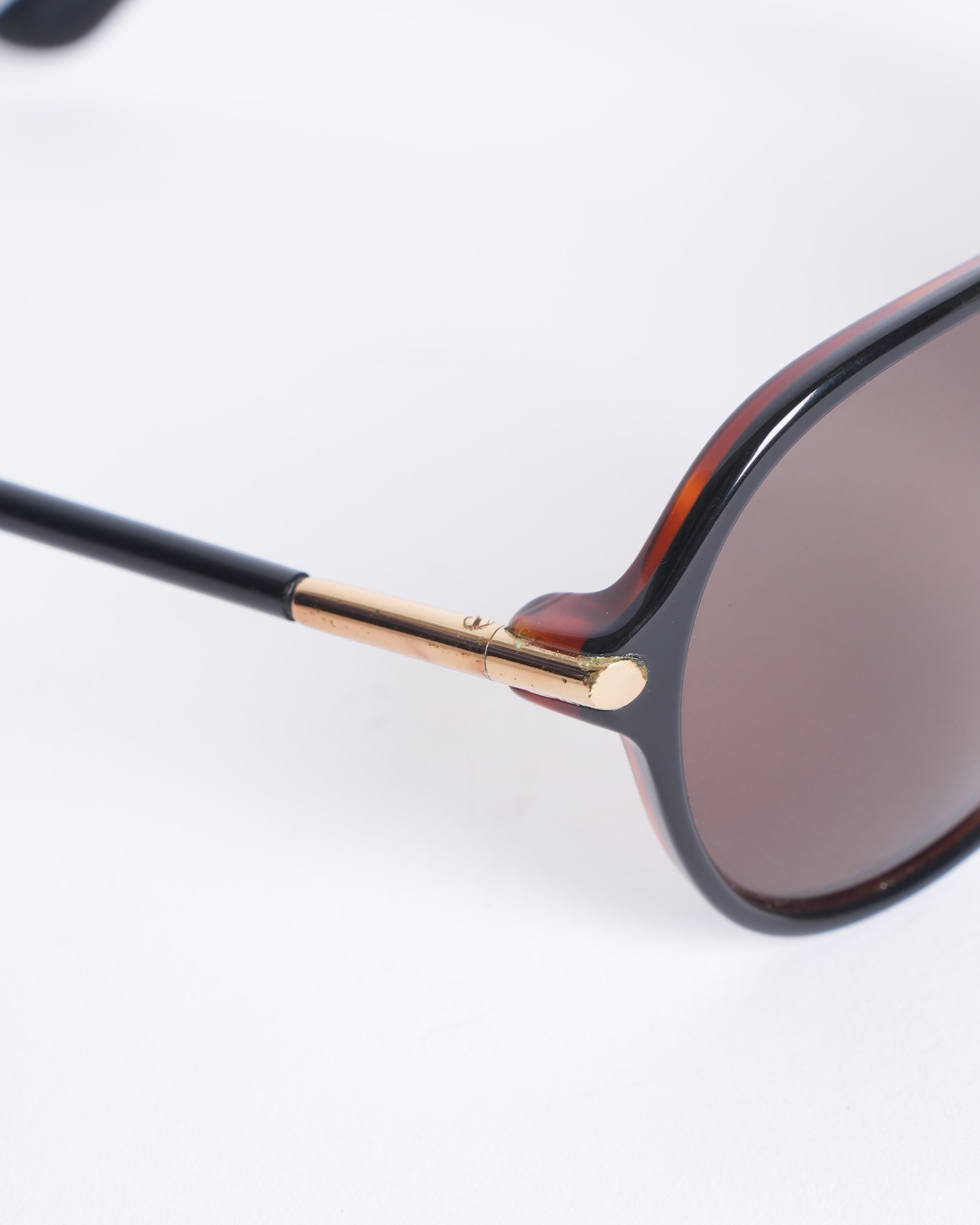 Tom Ford Wide Frame Aviater Shaped Sunglasses In Brown