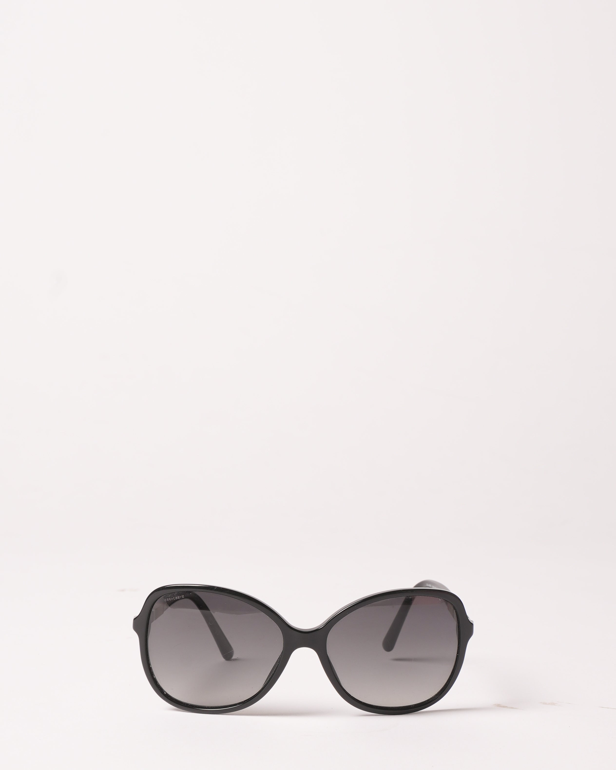 Burberry Oversized Frame Sunglasses In Black