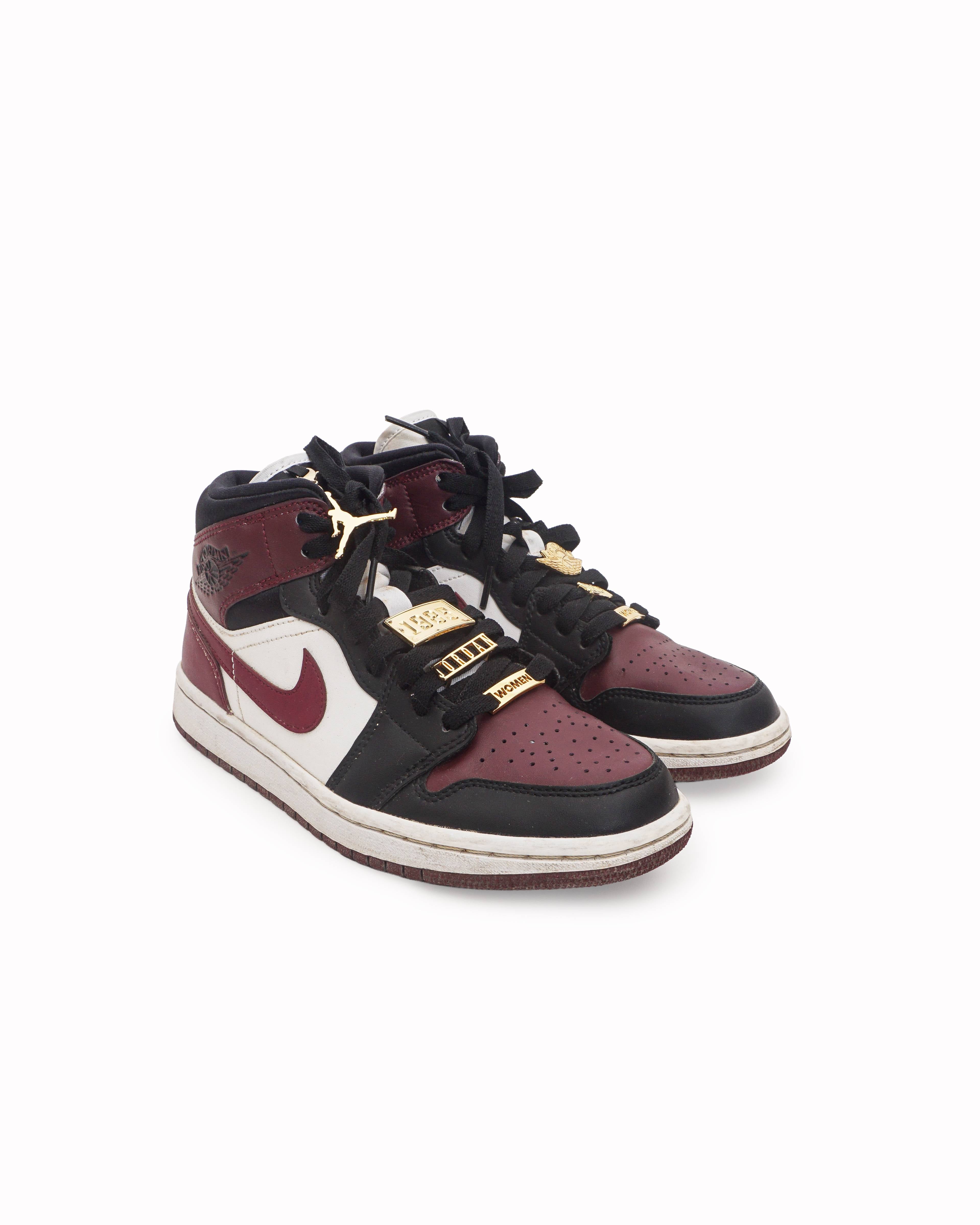 Air Jordan 1 Mid SE "Gold Pendants" Sneakers