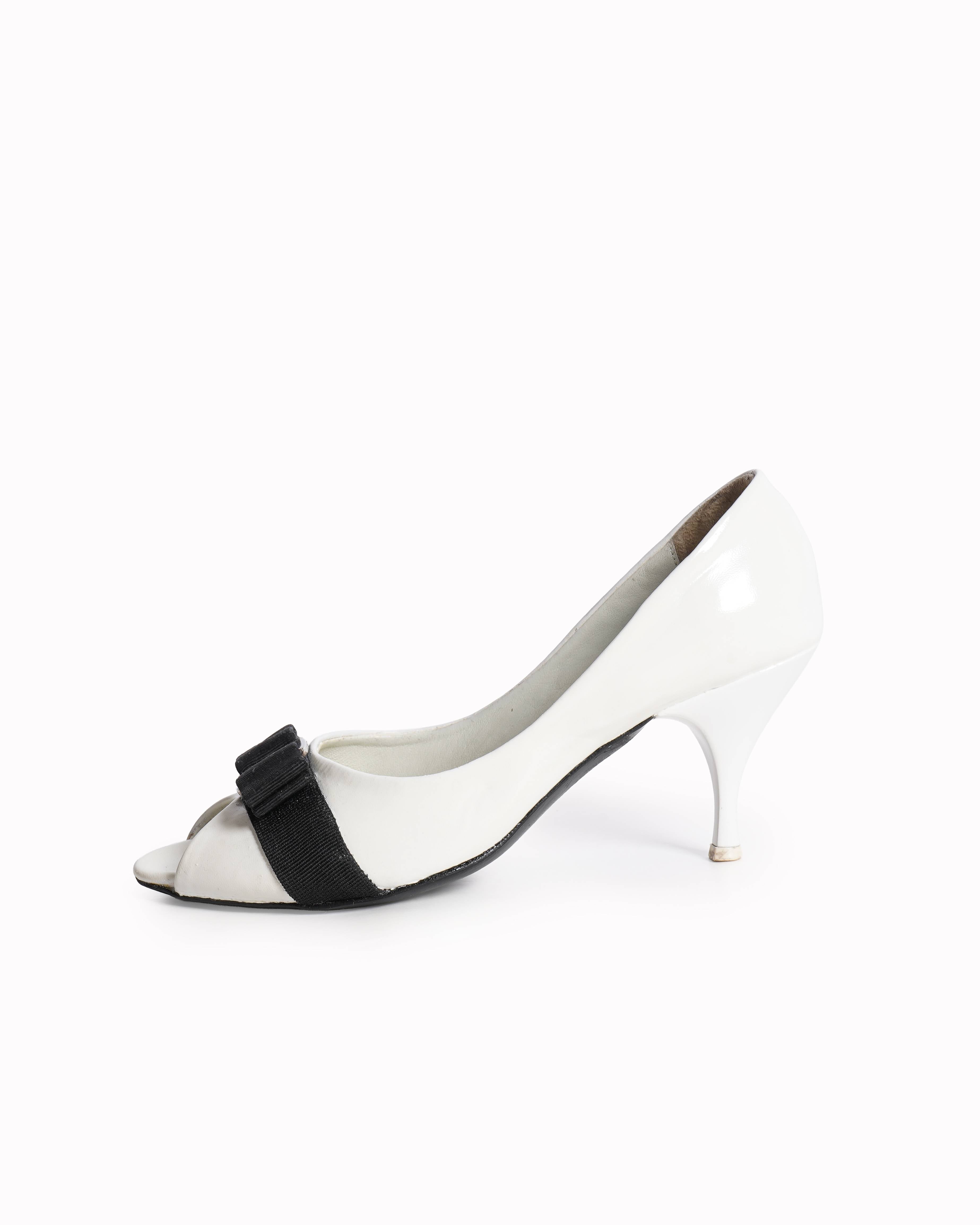 Salvatore Ferragamo Vara Bow Pumps In White