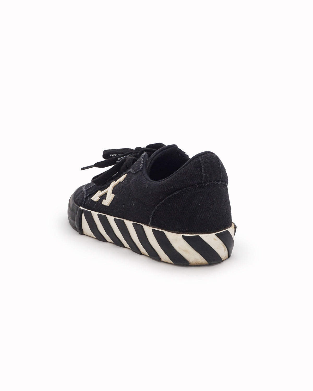 Off-White Black Canvas Arrows Low-Top Sneakers