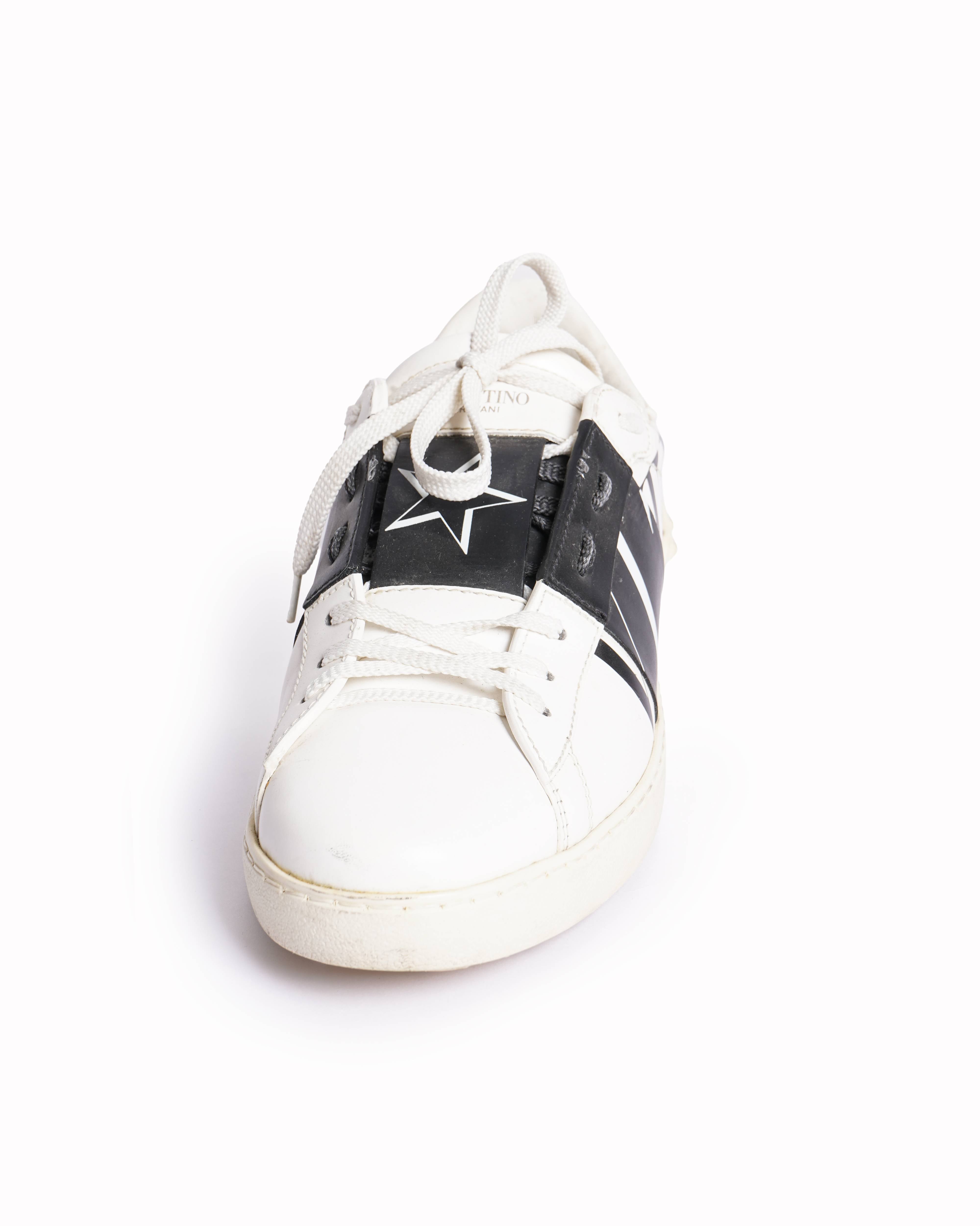 Valentino Garavani
Open VLTN leather trainers
