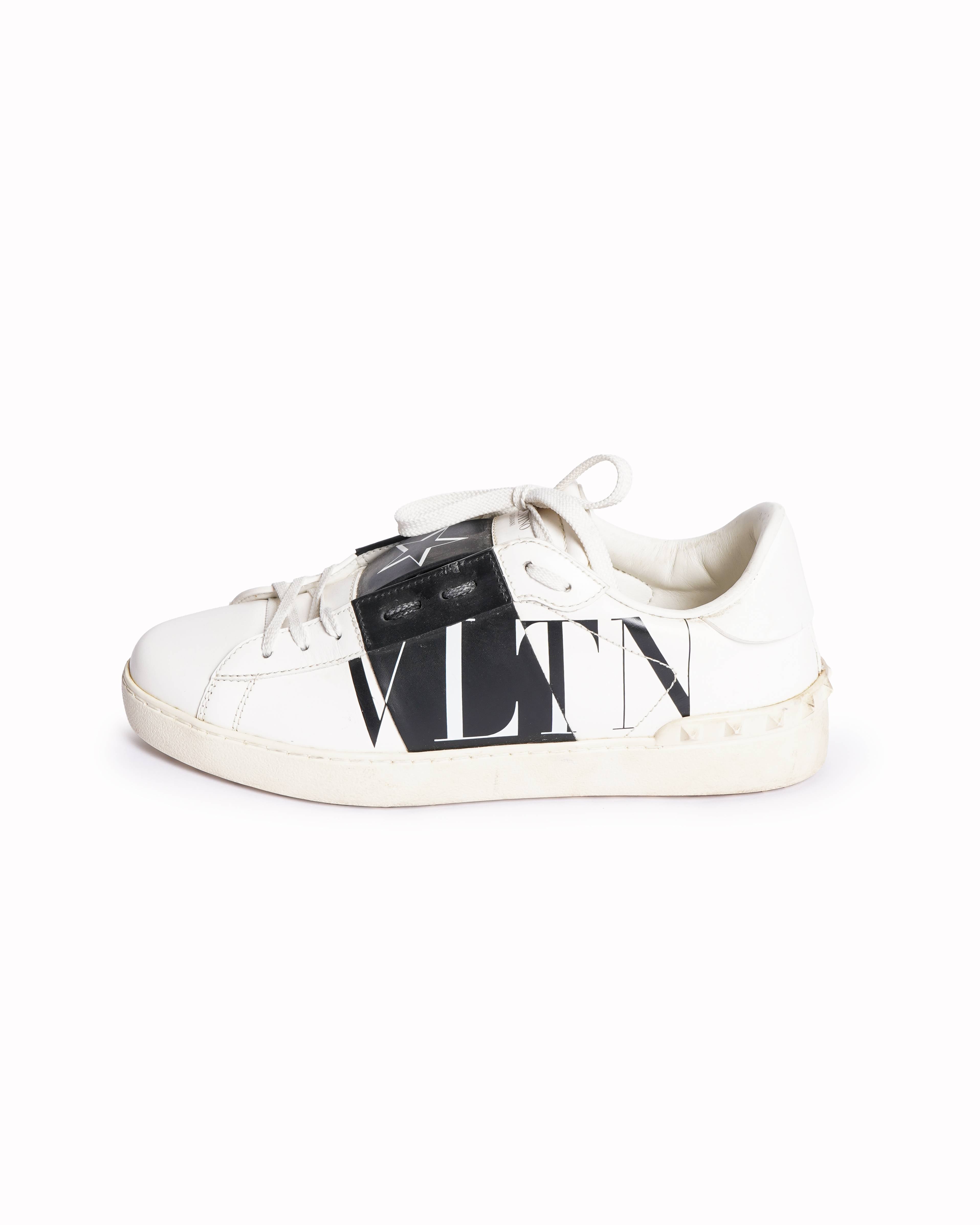 Valentino Garavani
Open VLTN leather trainers