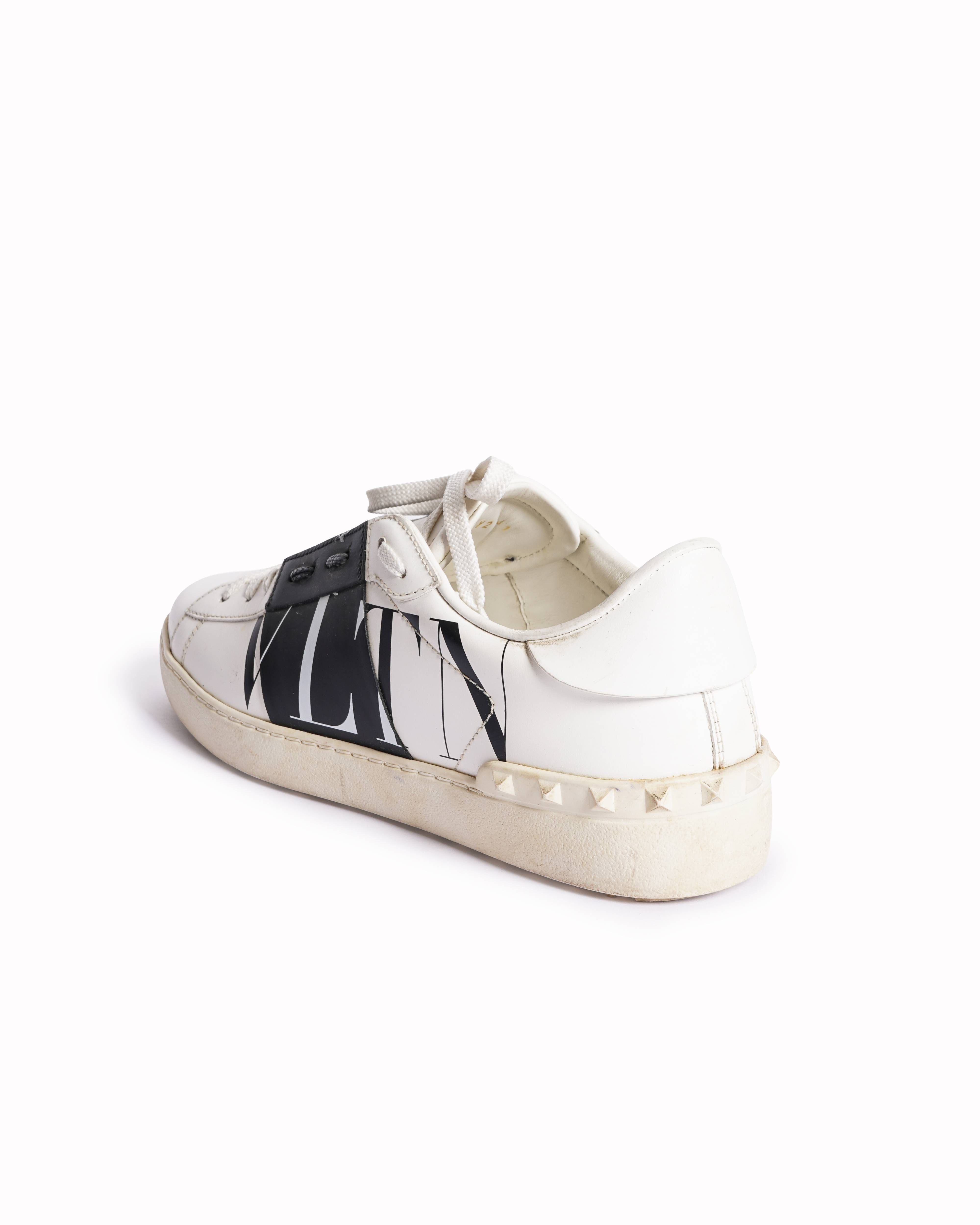 Valentino Garavani
Open VLTN leather trainers