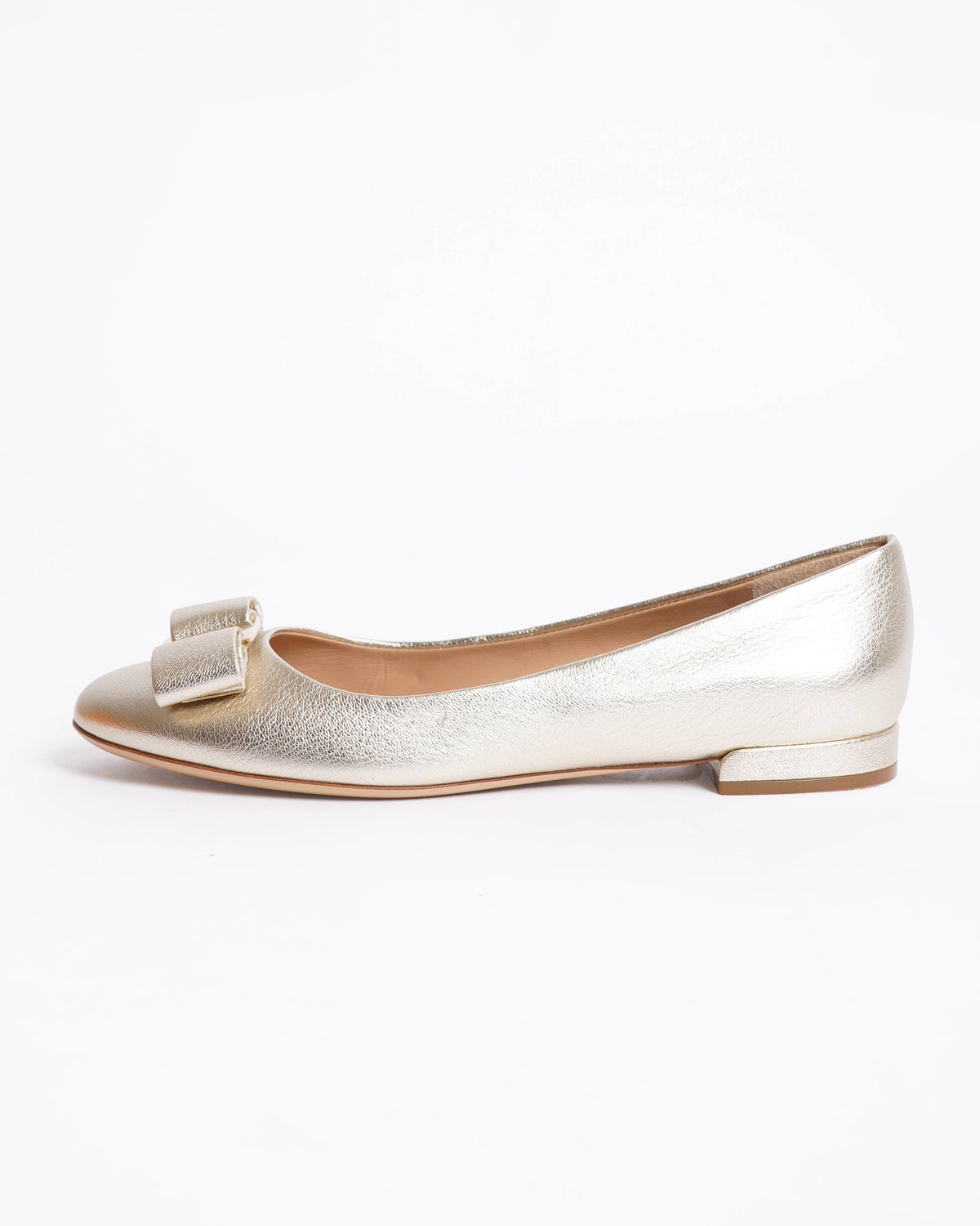Salvatore Ferragamo Leather ballet flats in gold