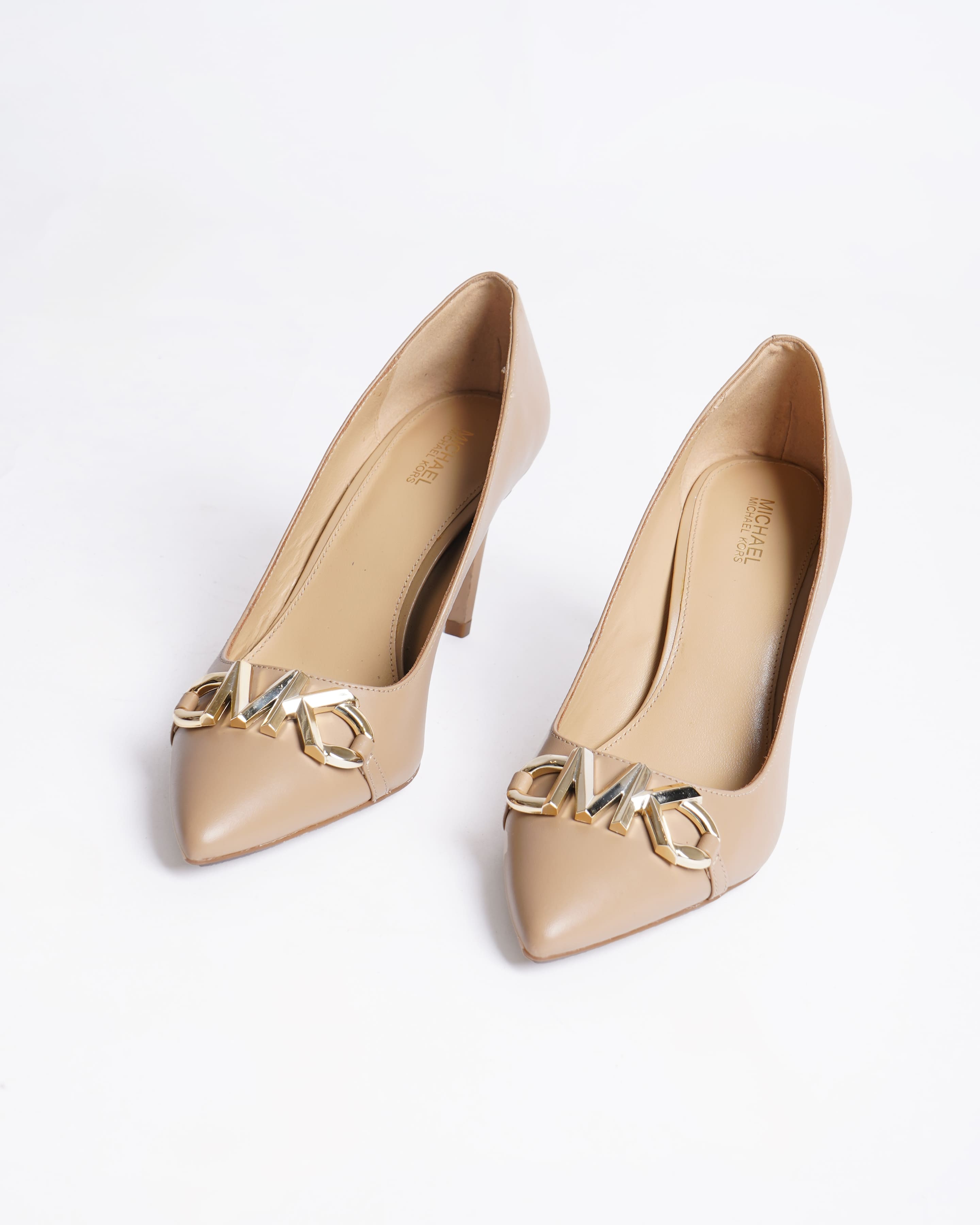 New Michael Kors
appliqué-logo leather pumps