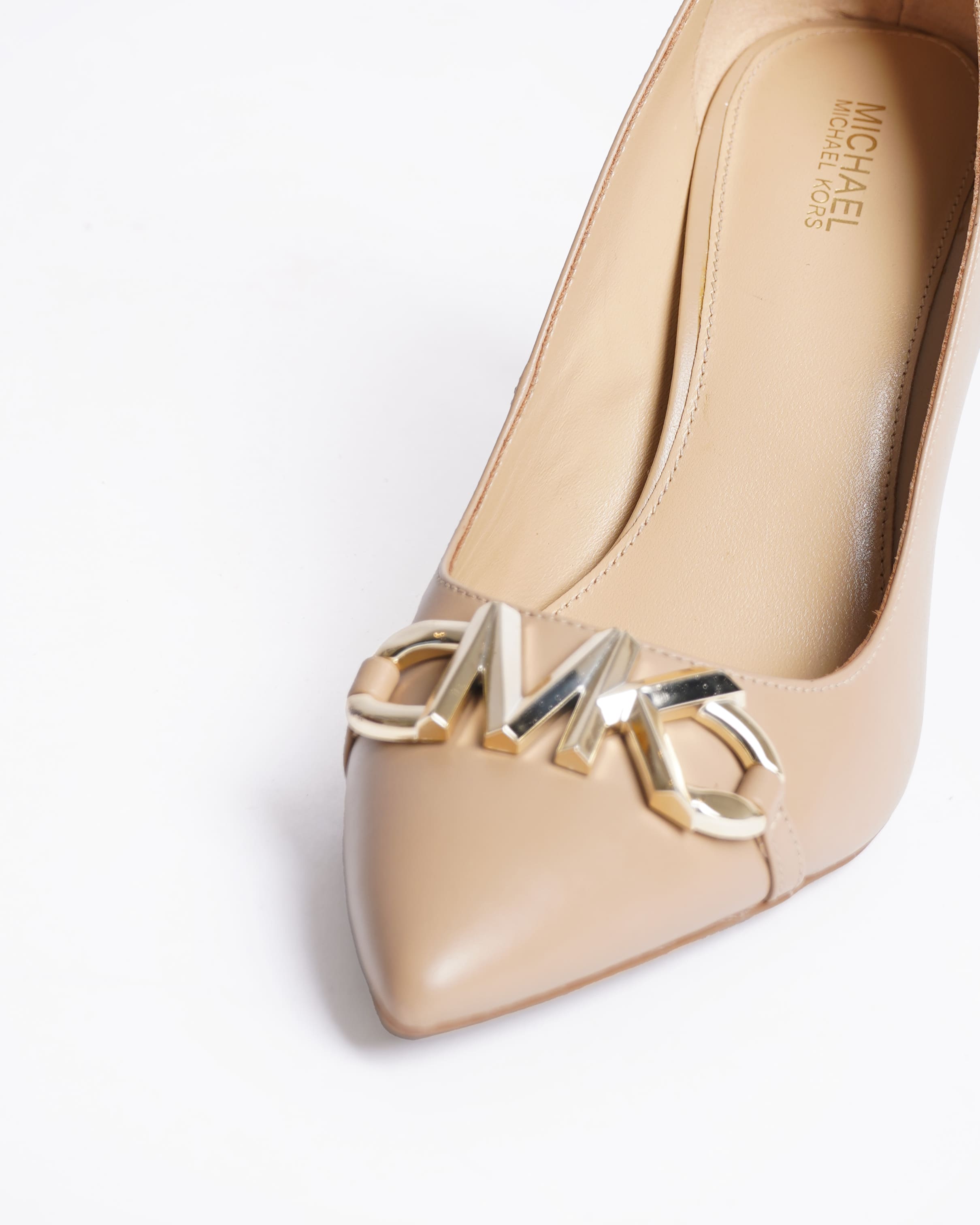 New Michael Kors
appliqué-logo leather pumps
