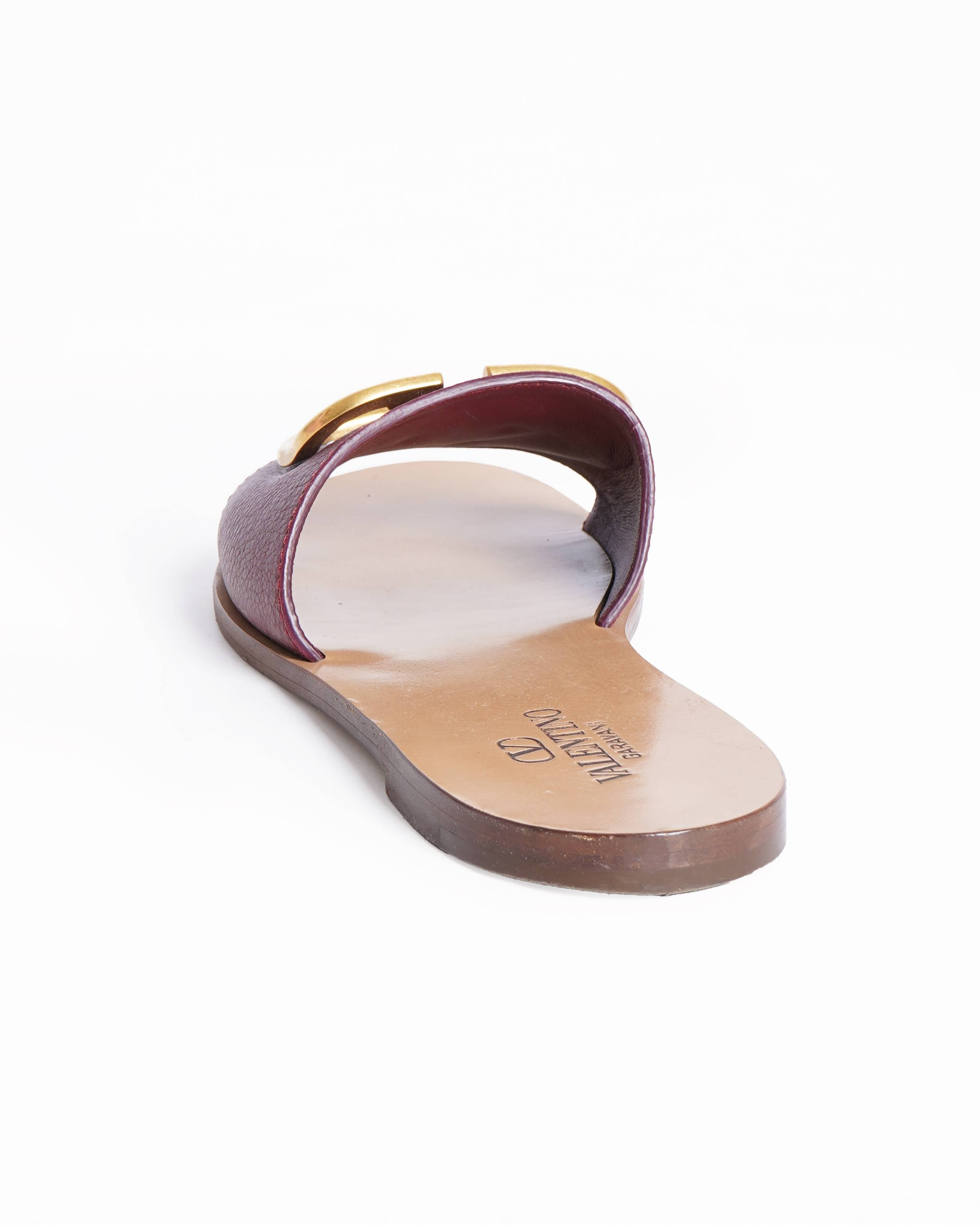 Valentino garavani v logo signature slide sandals