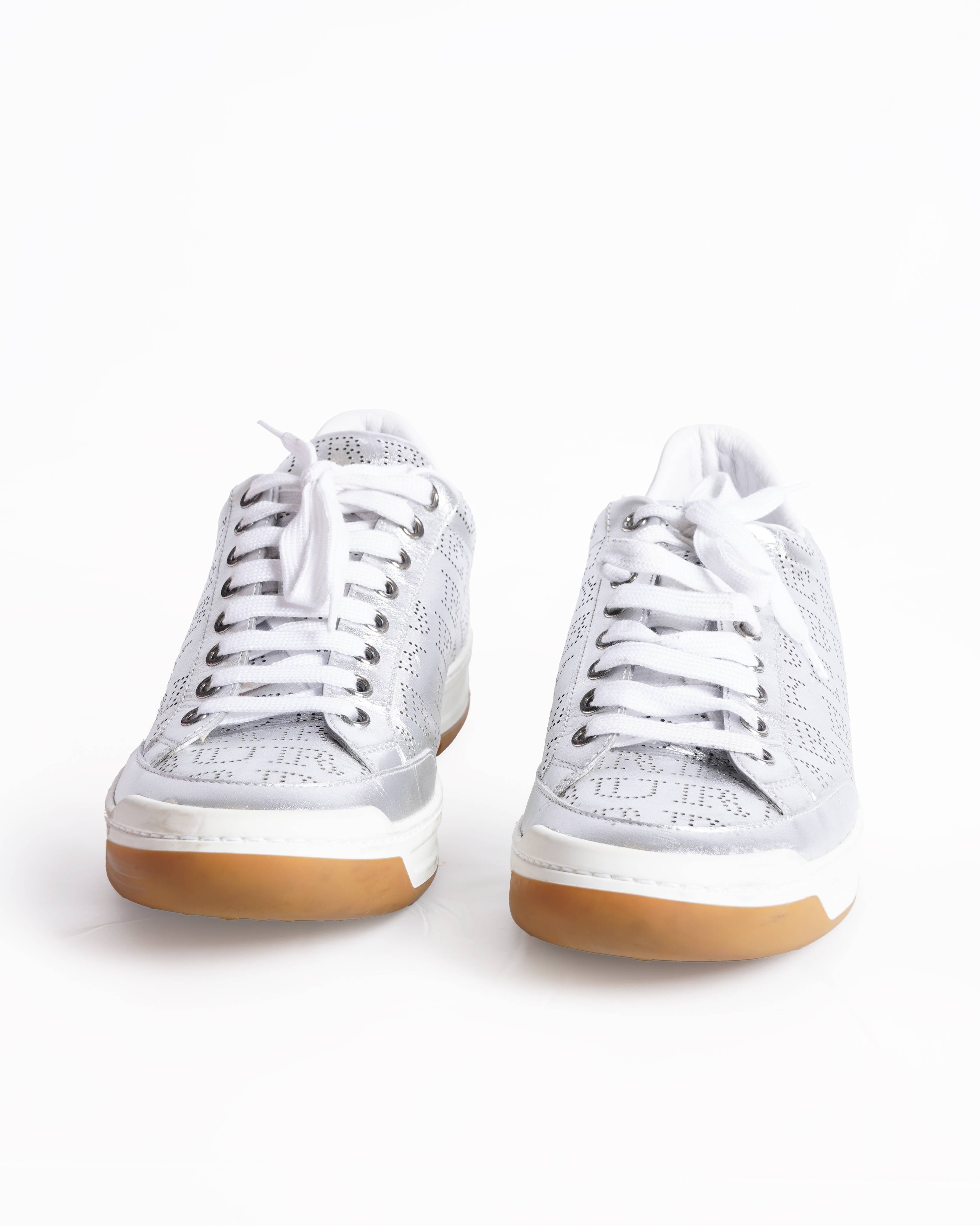 New Burberry metallic timsbury low top sneakers
