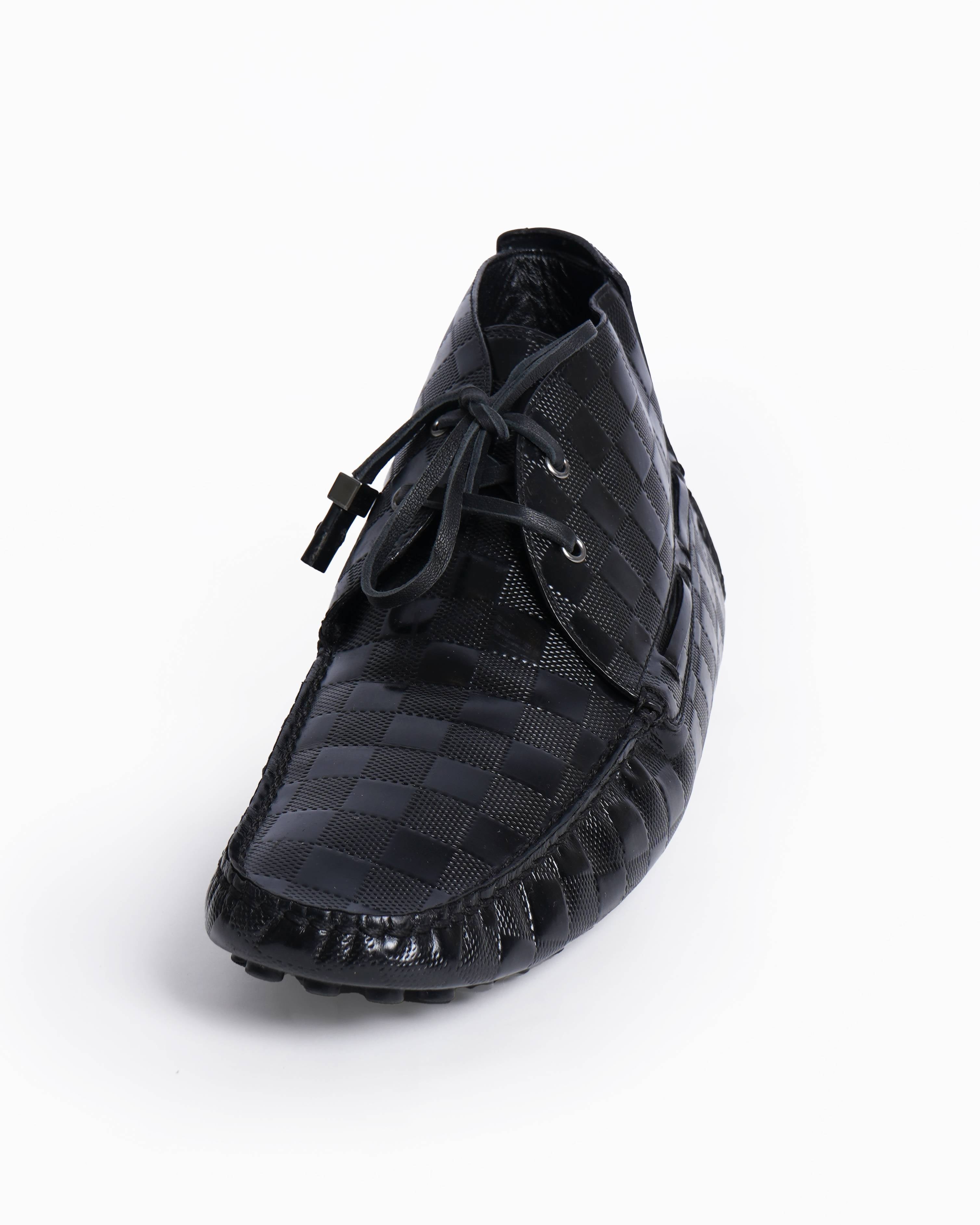 Louis Vuitton
lace up shoes