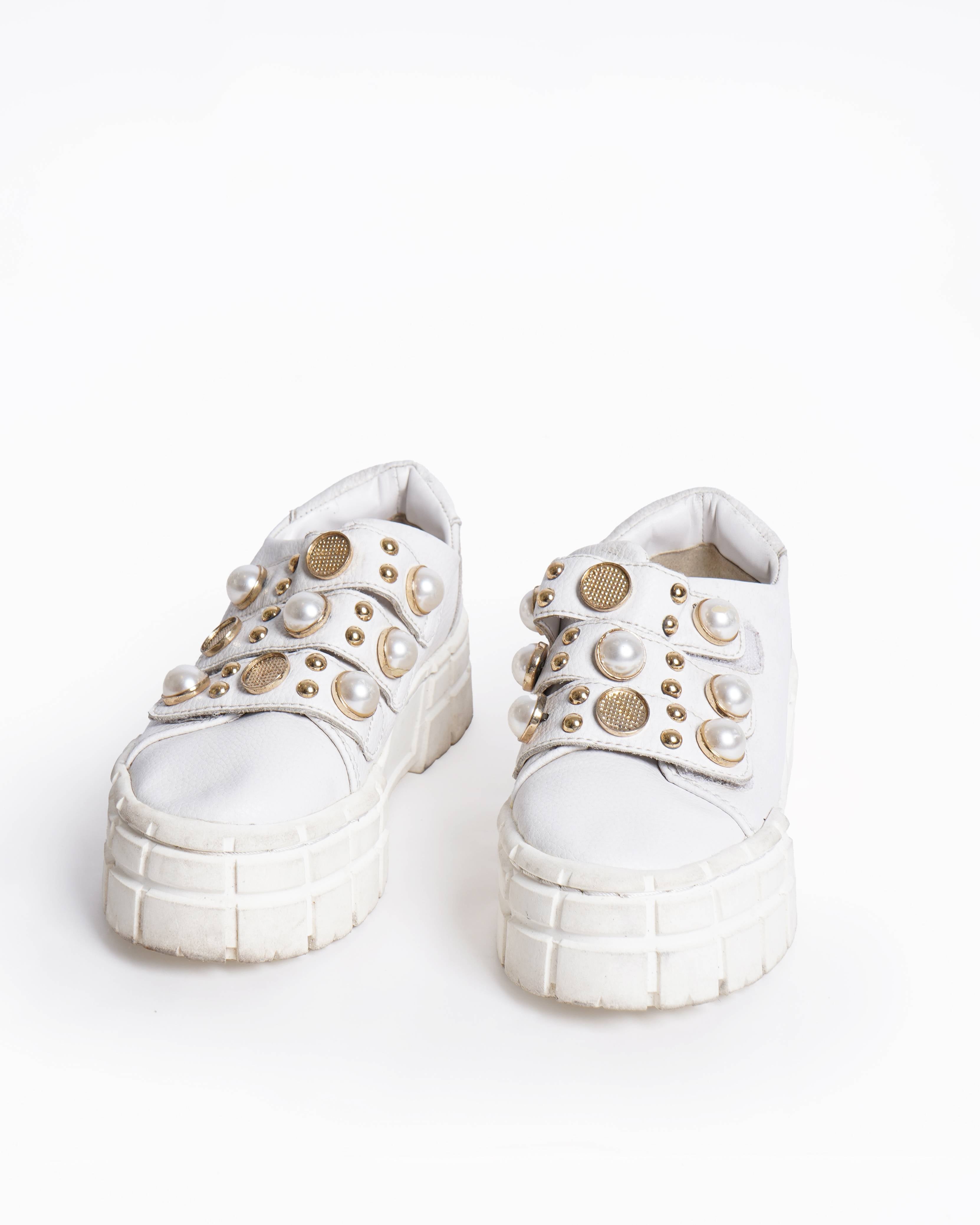 Karl Lagerfeld 
White Leather Platform Cavan Sneakers With Pearl