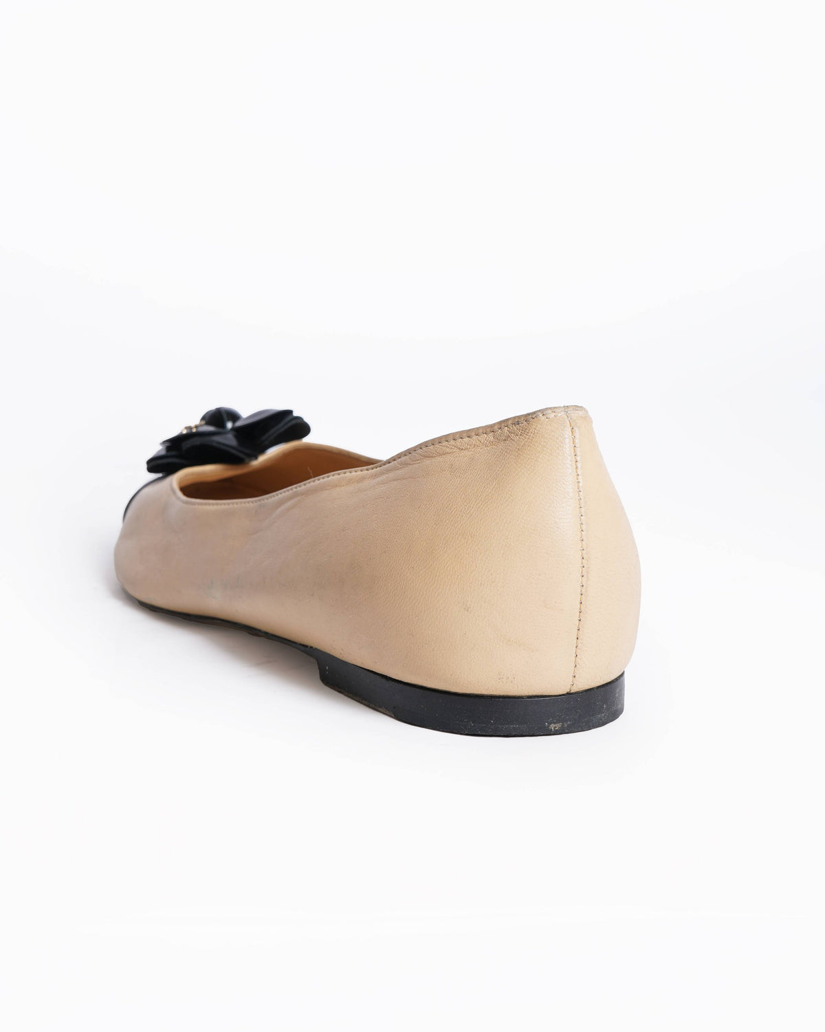 Chanel camelia black patent leather ballet flats
