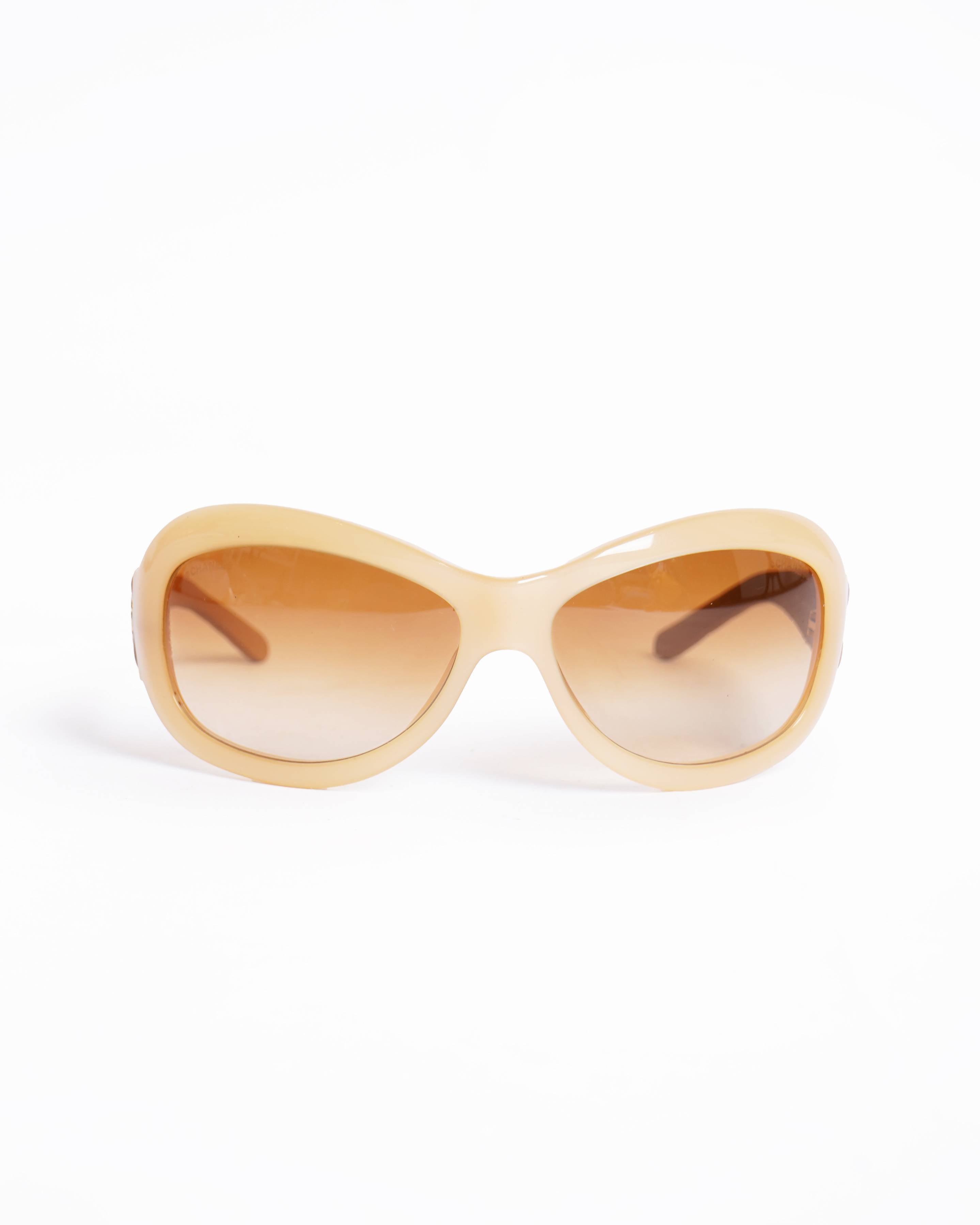 Vintage Chanel Women Sunglasses With Thick Frame Detailing