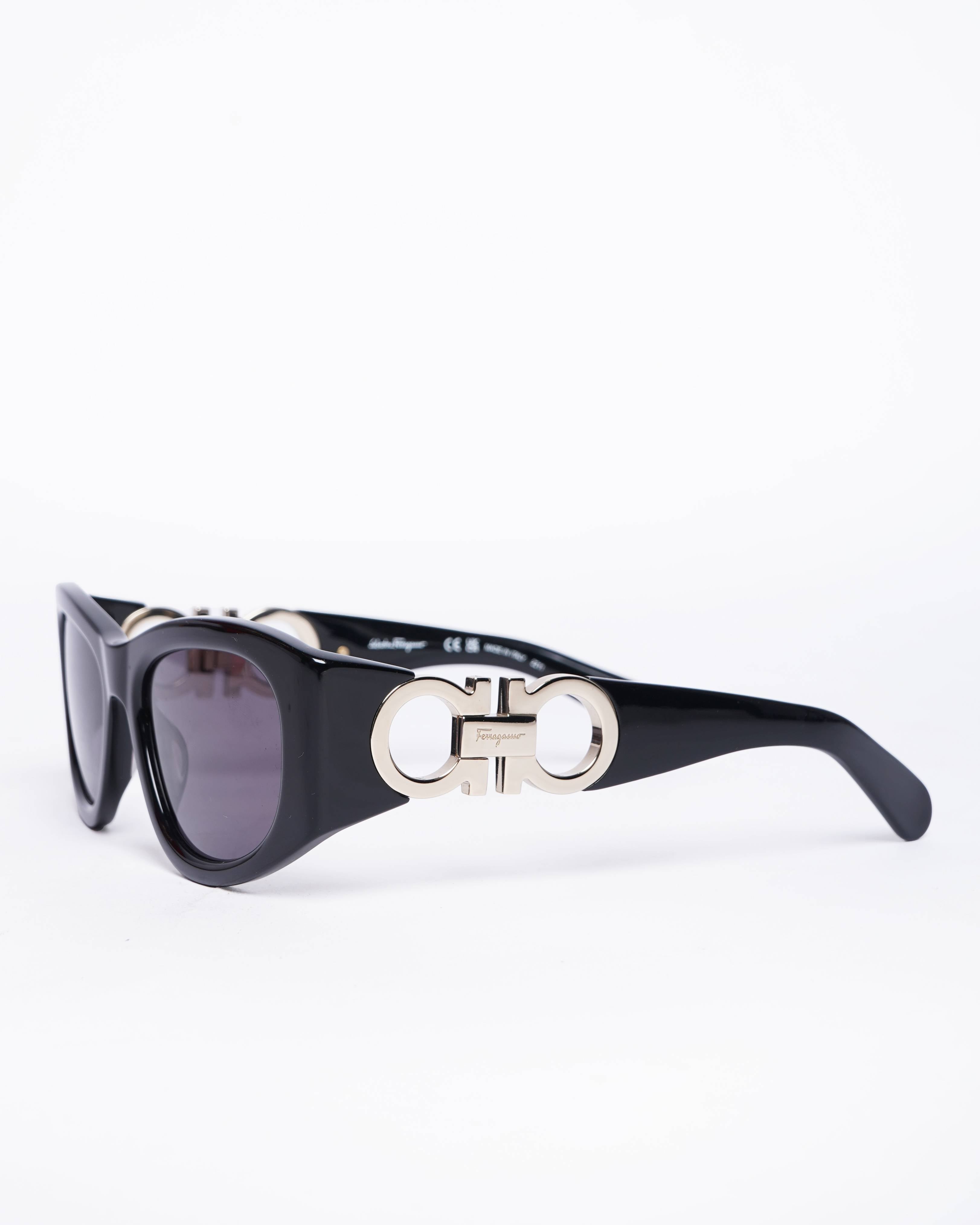Salvatore Ferragamo Oval Frame Sunglasses In Black With Thick Temple
