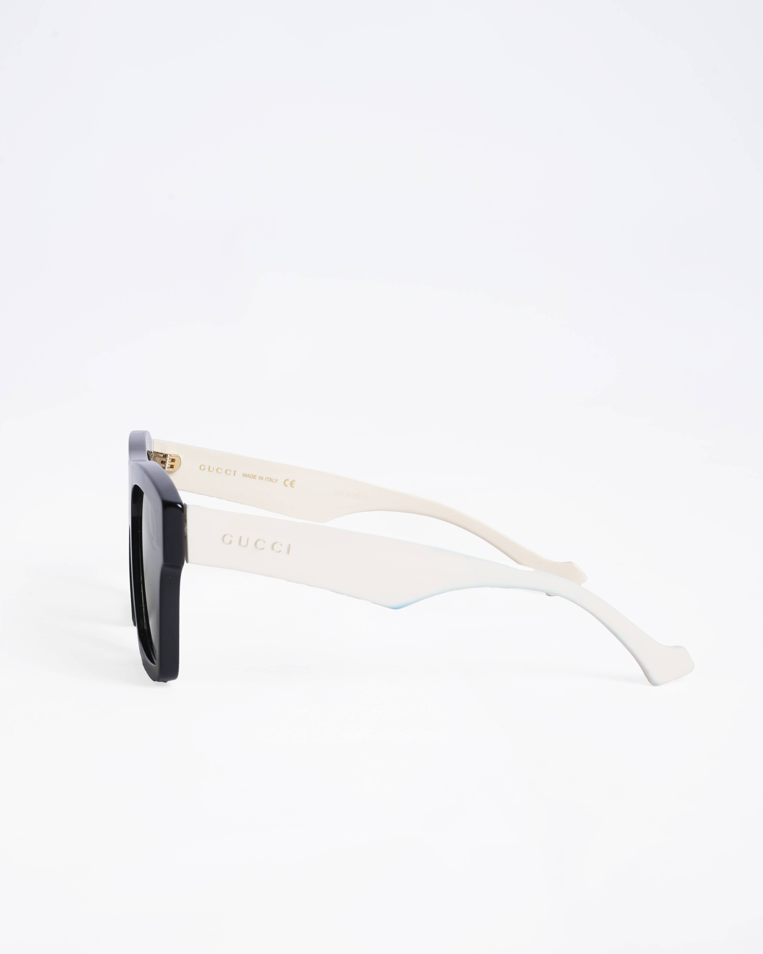 Gucci 
Rectangular Sunglasses