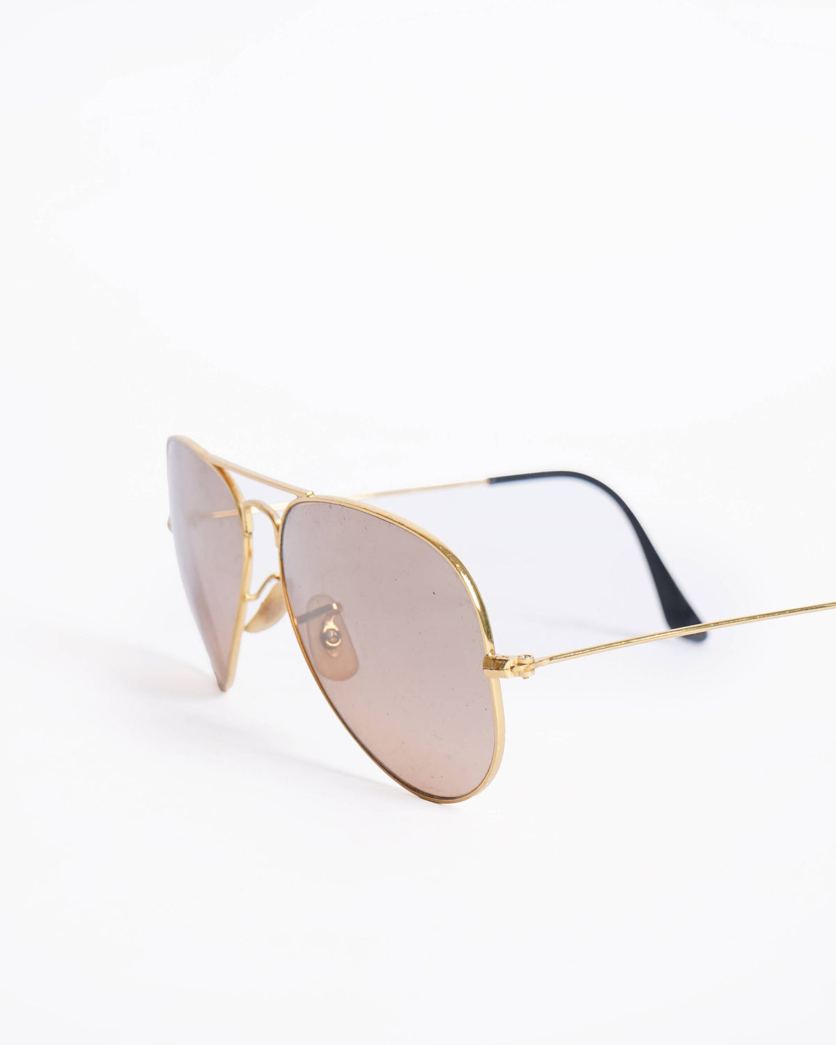 Ray-Ban Men’s Aviator Sunglasses with a gold-tone frame