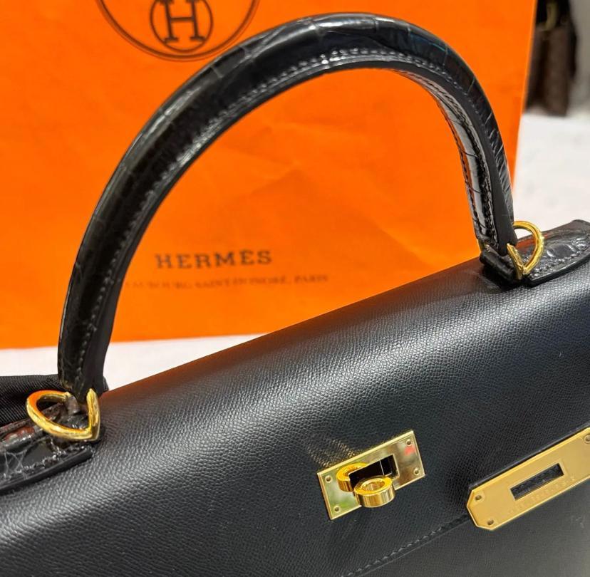 Hermes Kelly 28 In Black With Gold Tone Hardware