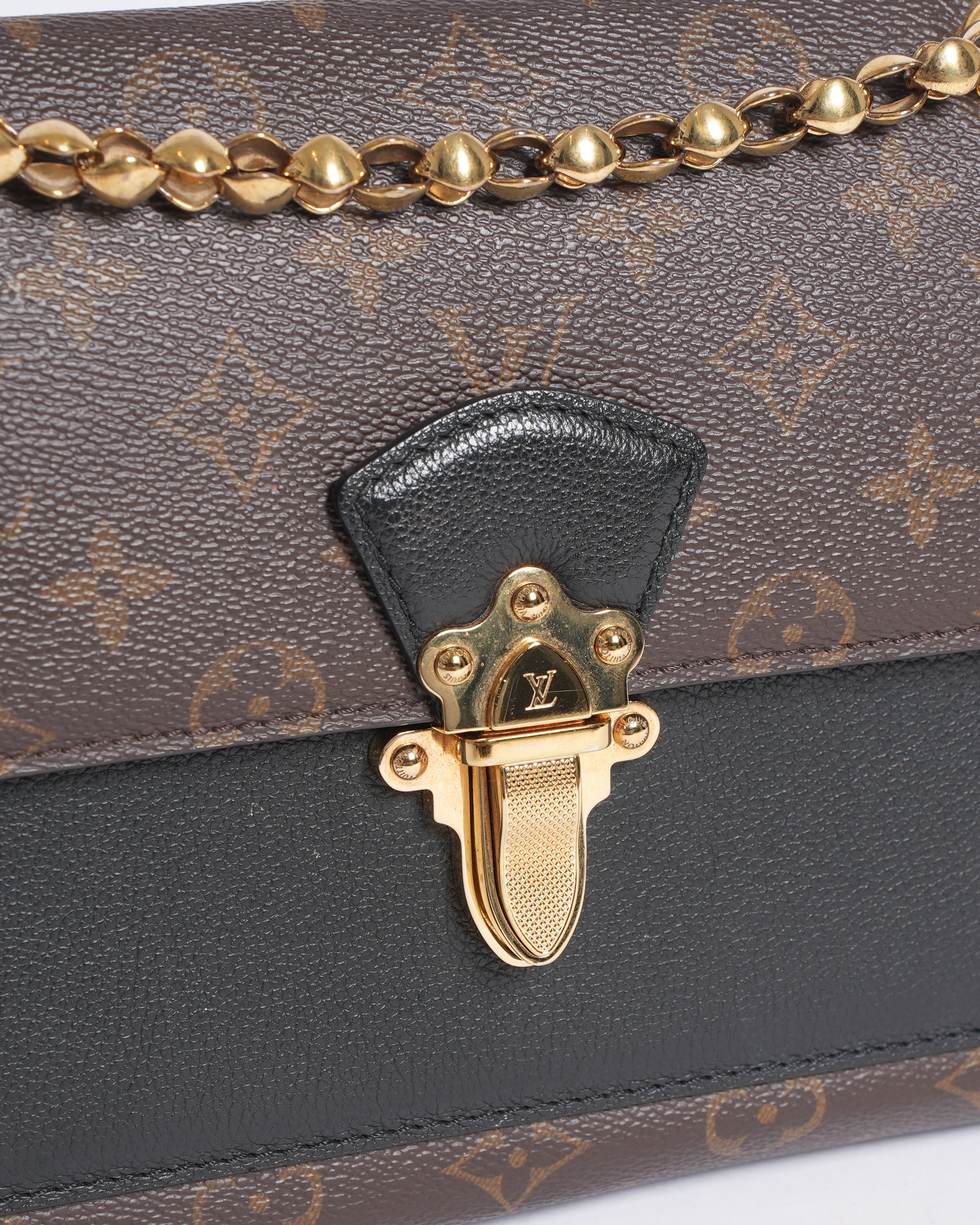 Louis vuitton victoire monogram crossbody bag